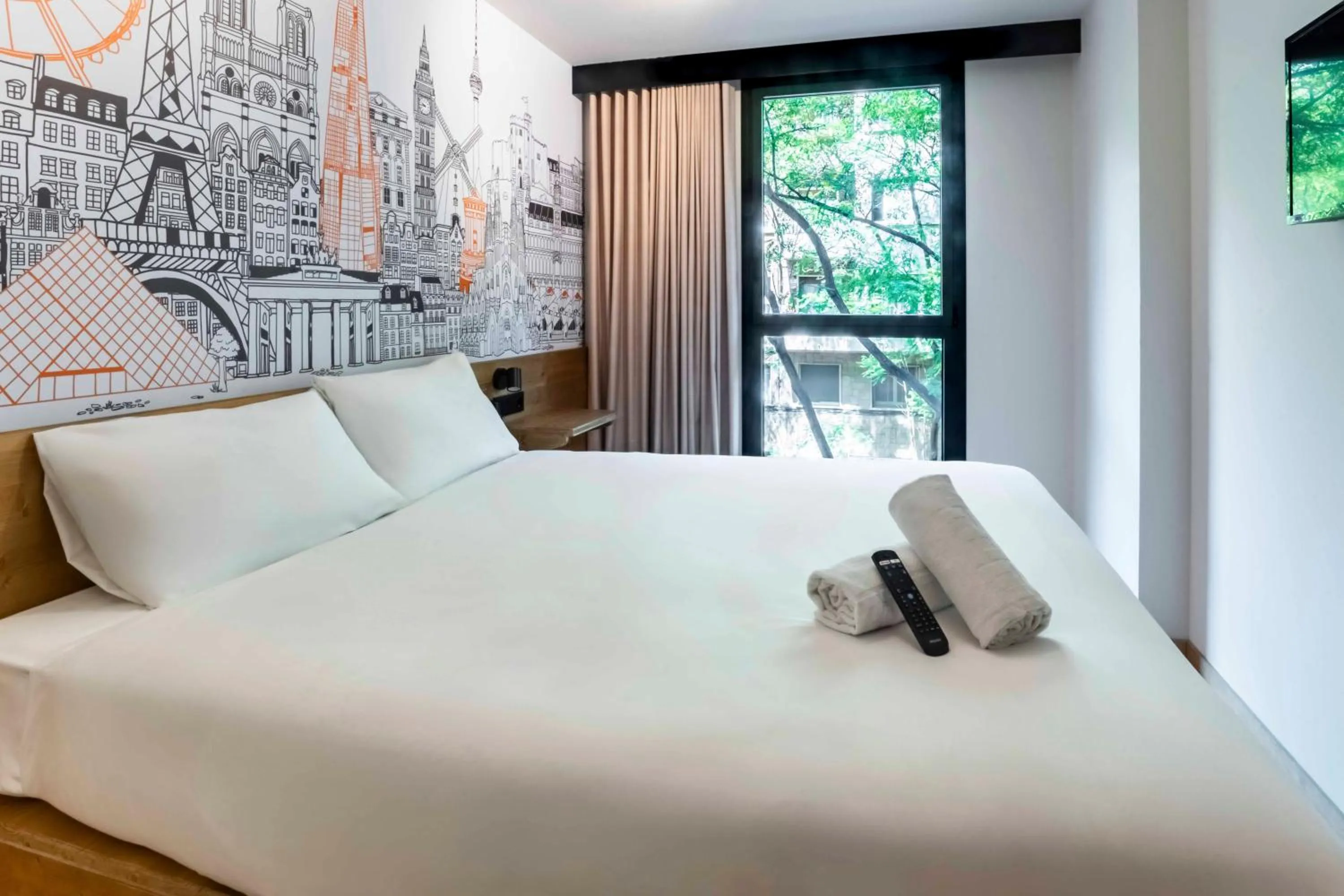 Bedroom, Bed in easyHotel Barcelona La Sagrera