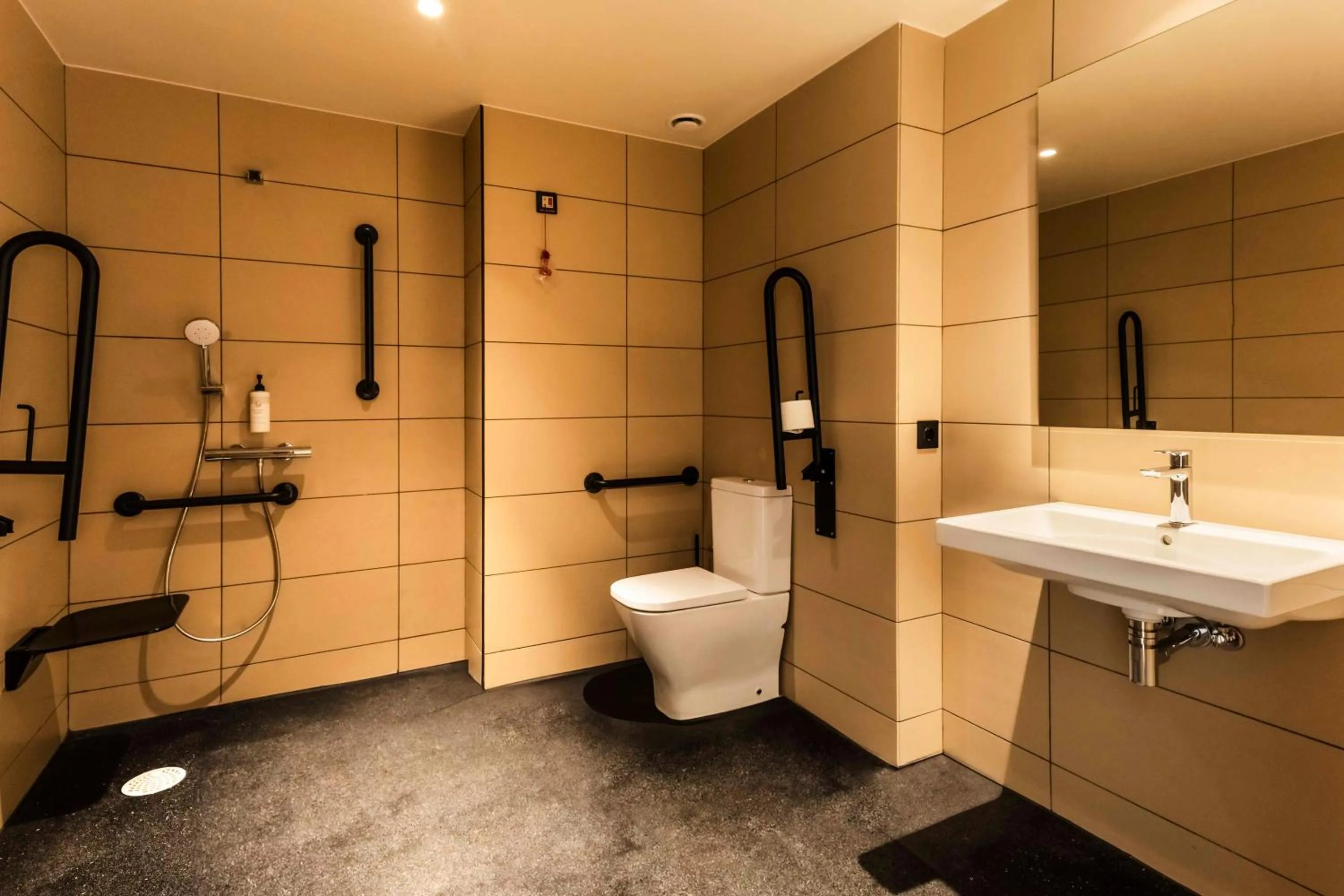 Bathroom in easyHotel Barcelona La Sagrera