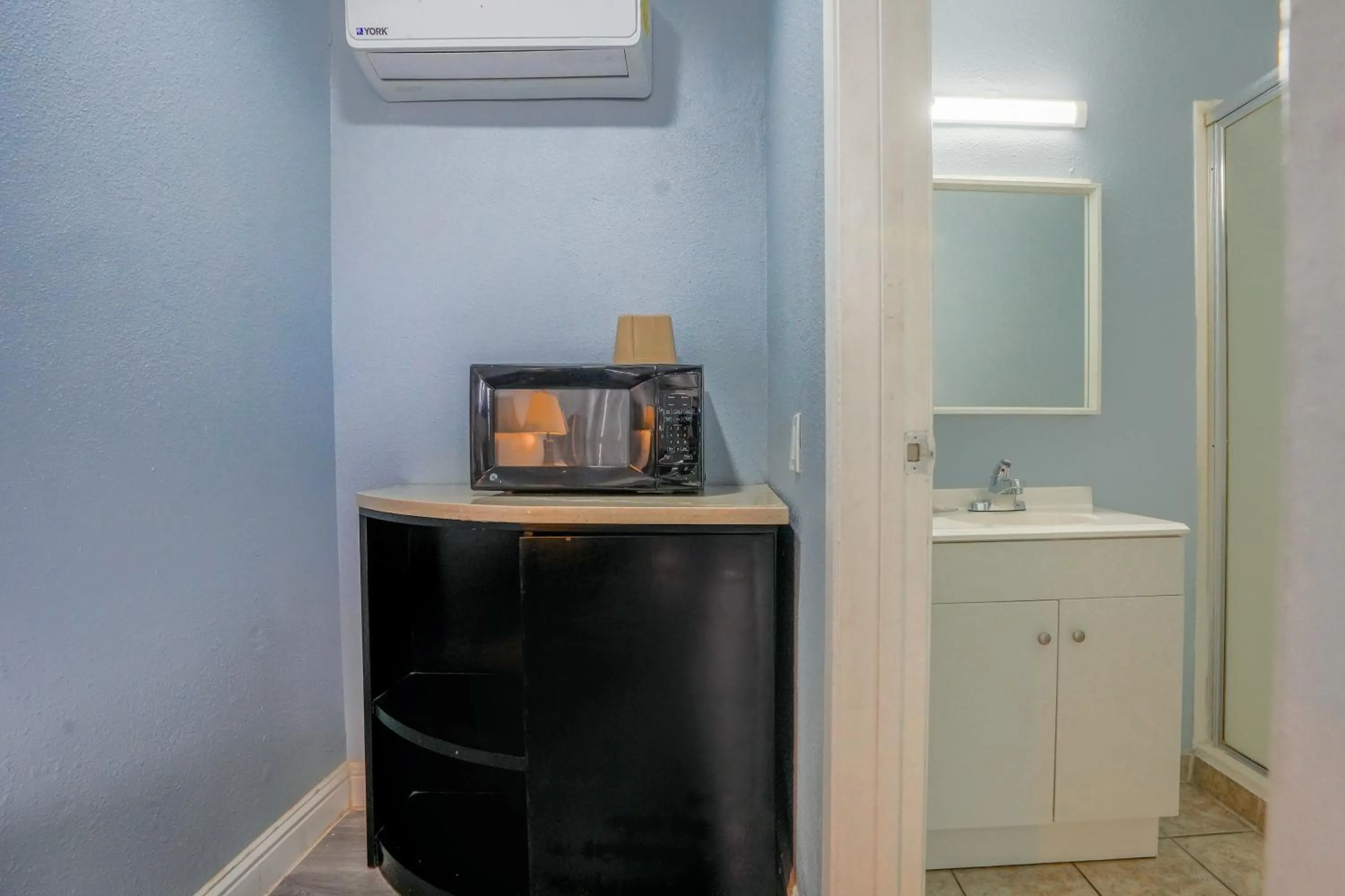 Bathroom in Economy Inn Buttonwillow Bakersfield I-5