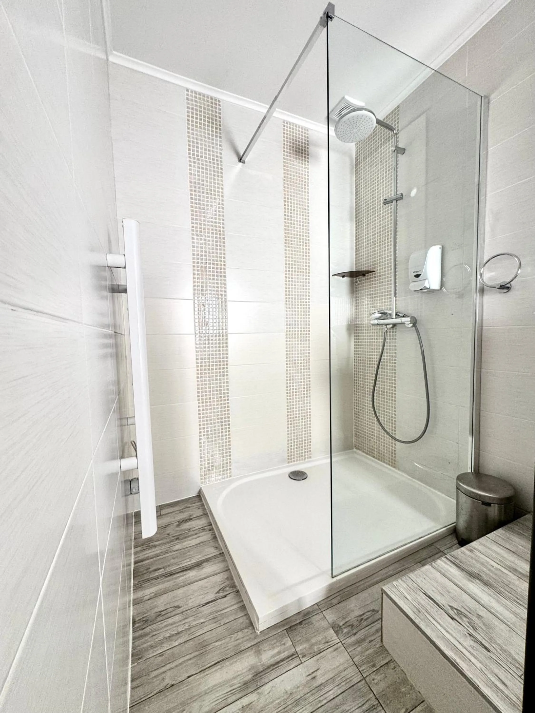Shower in Hotel La Citadelle