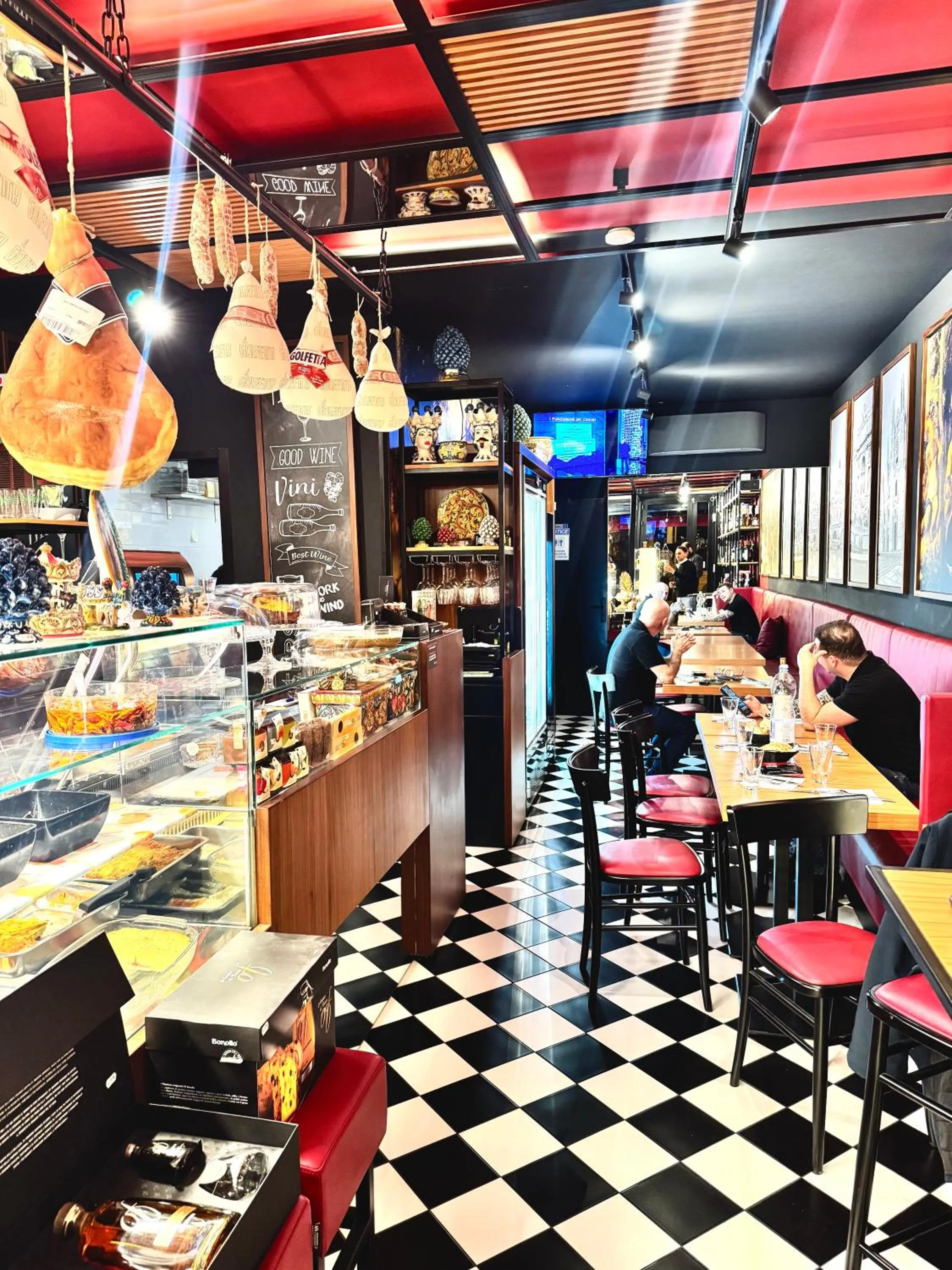 Restaurant/places to eat in Hotel La Citadelle