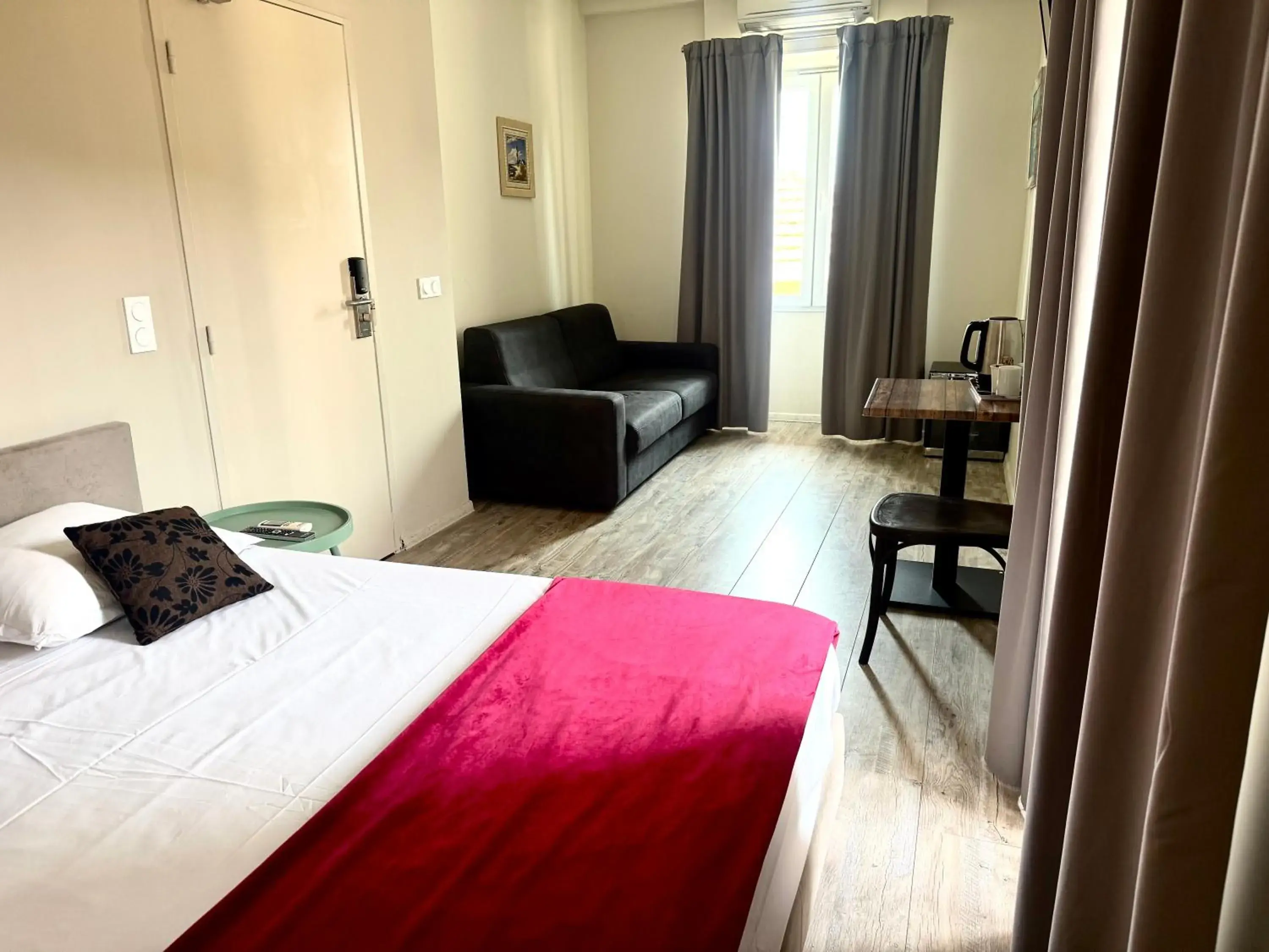 Comfort Quadruple Room in Hotel La Citadelle Comfort Quadruple Room in Hotel La Citadelle