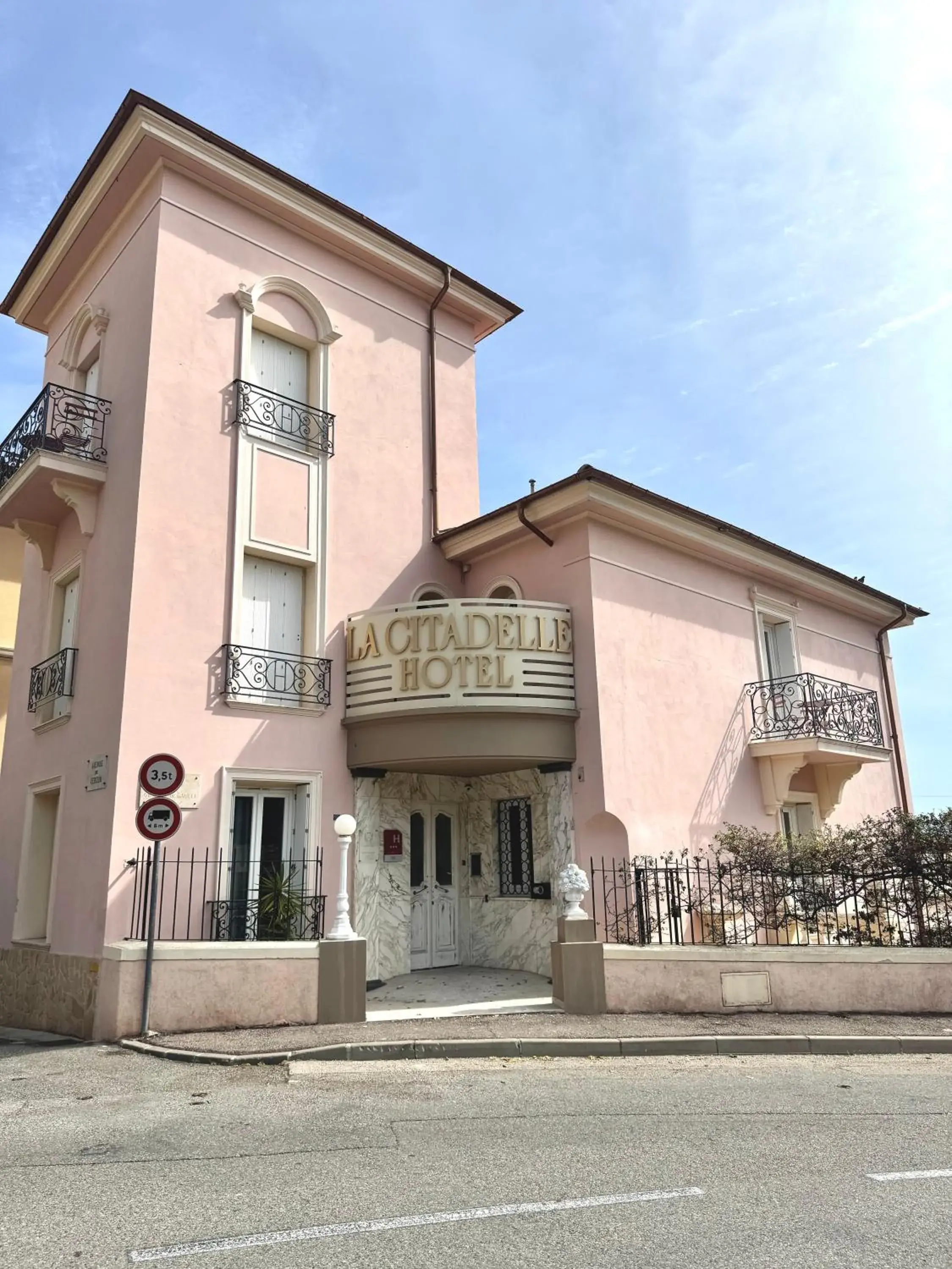 Hotel La Citadelle Hotel La Citadelle
