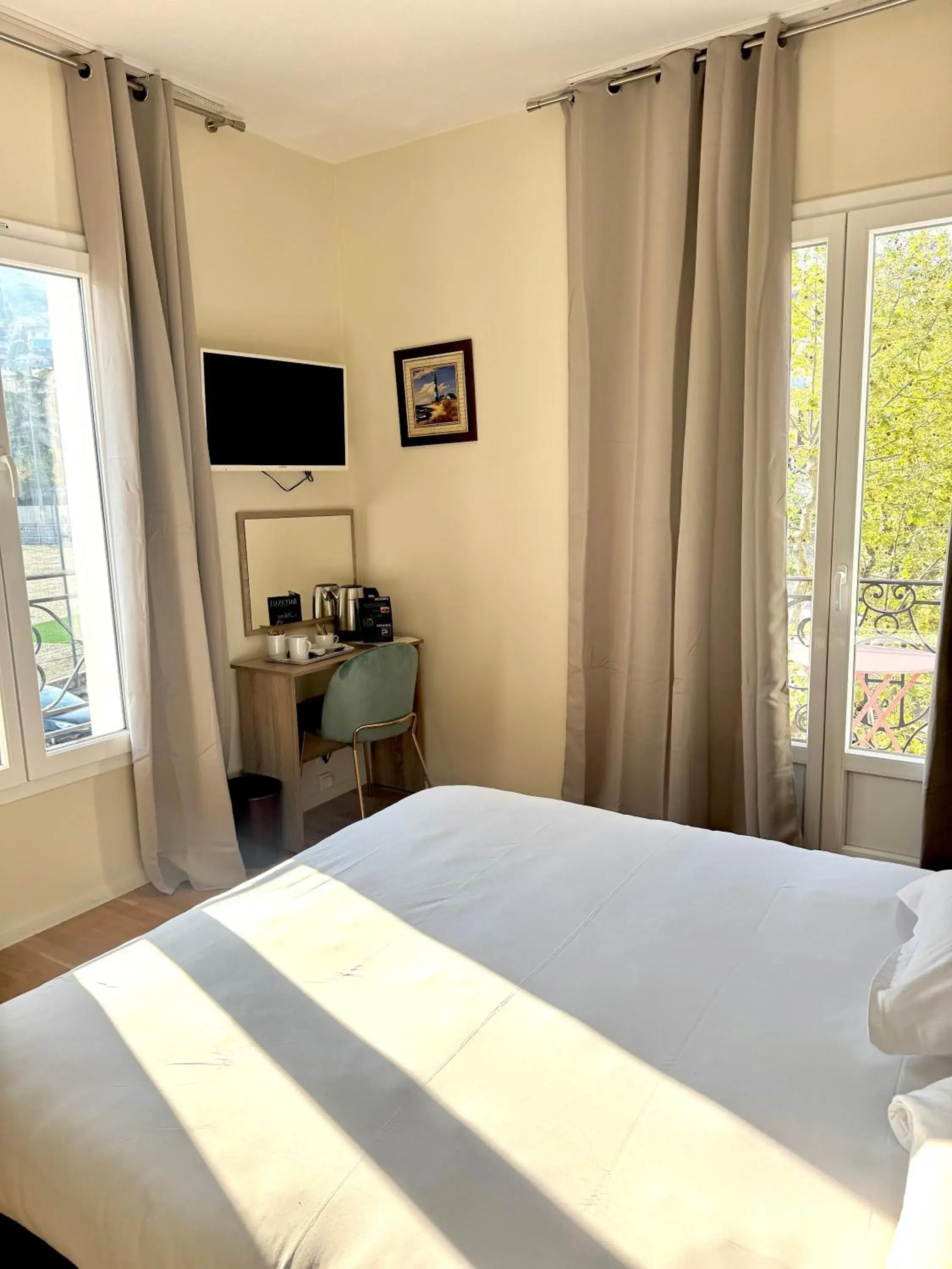 Camera Matrimoniale Deluxe con Vista strada in Hotel La Citadelle Camera Matrimoniale Deluxe con Vista strada in Hotel La Citadelle