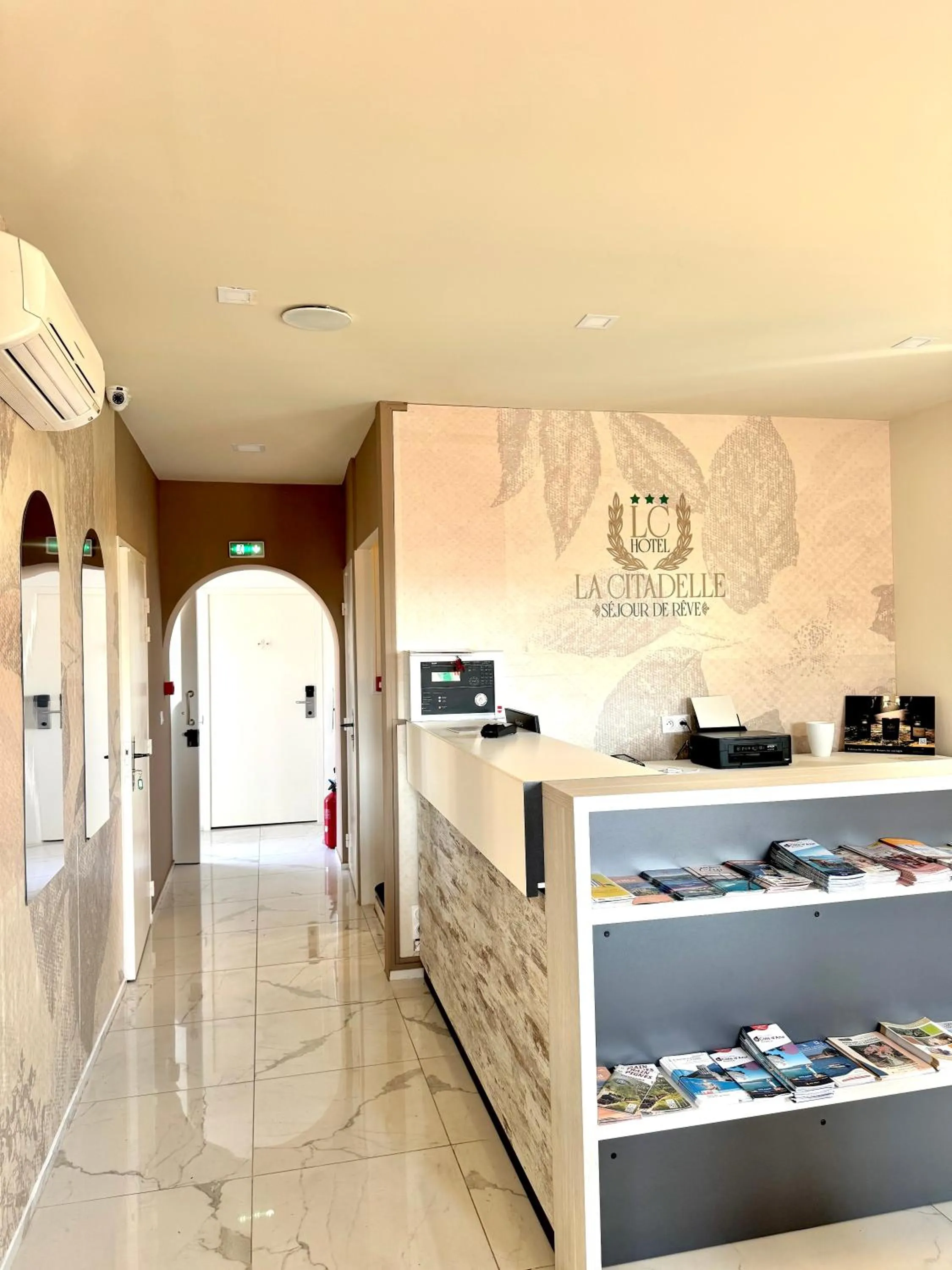 Lobby or reception in Hotel La Citadelle
