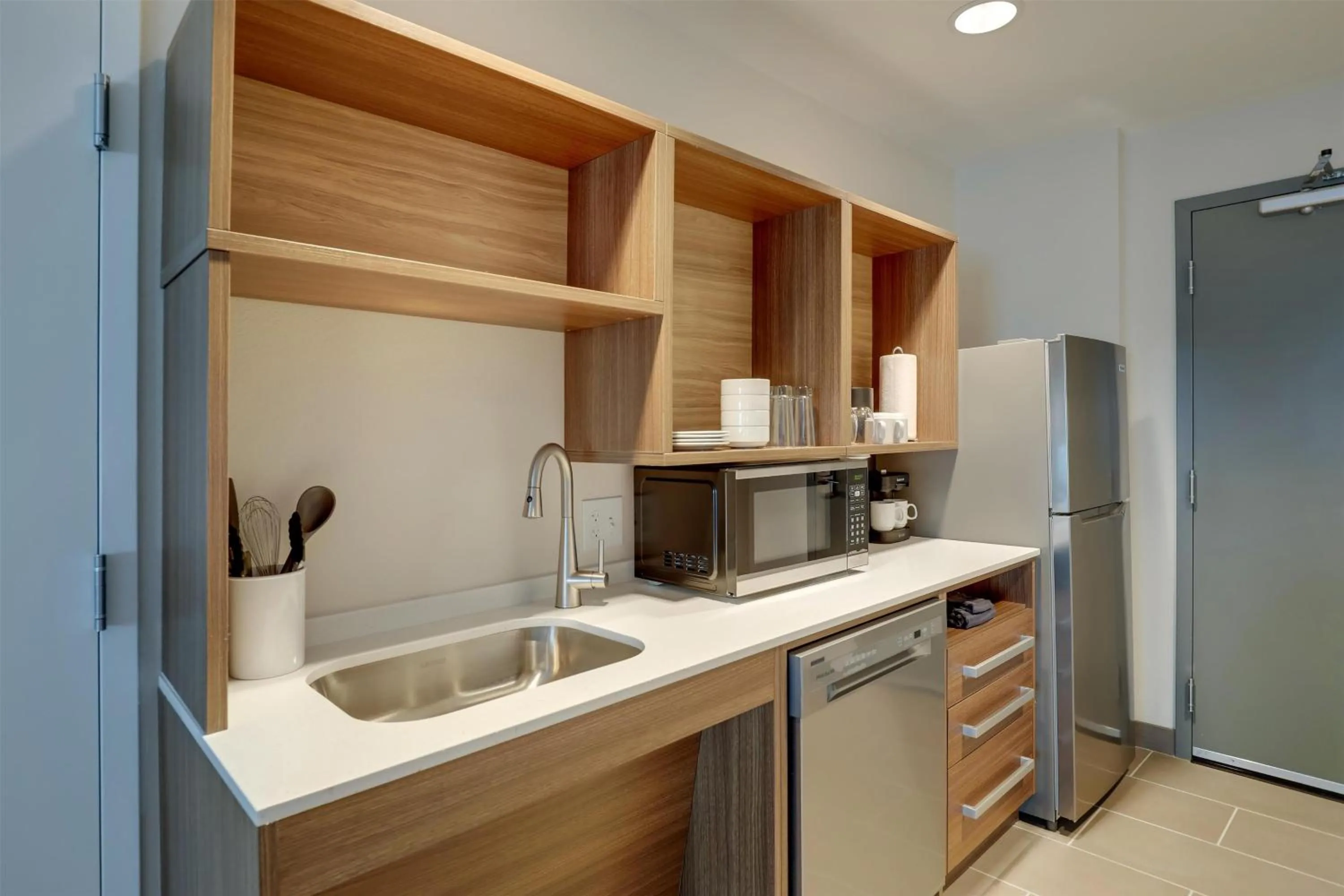 Kitchen or kitchenette in Home2 Suites By Hilton Conway, Sc