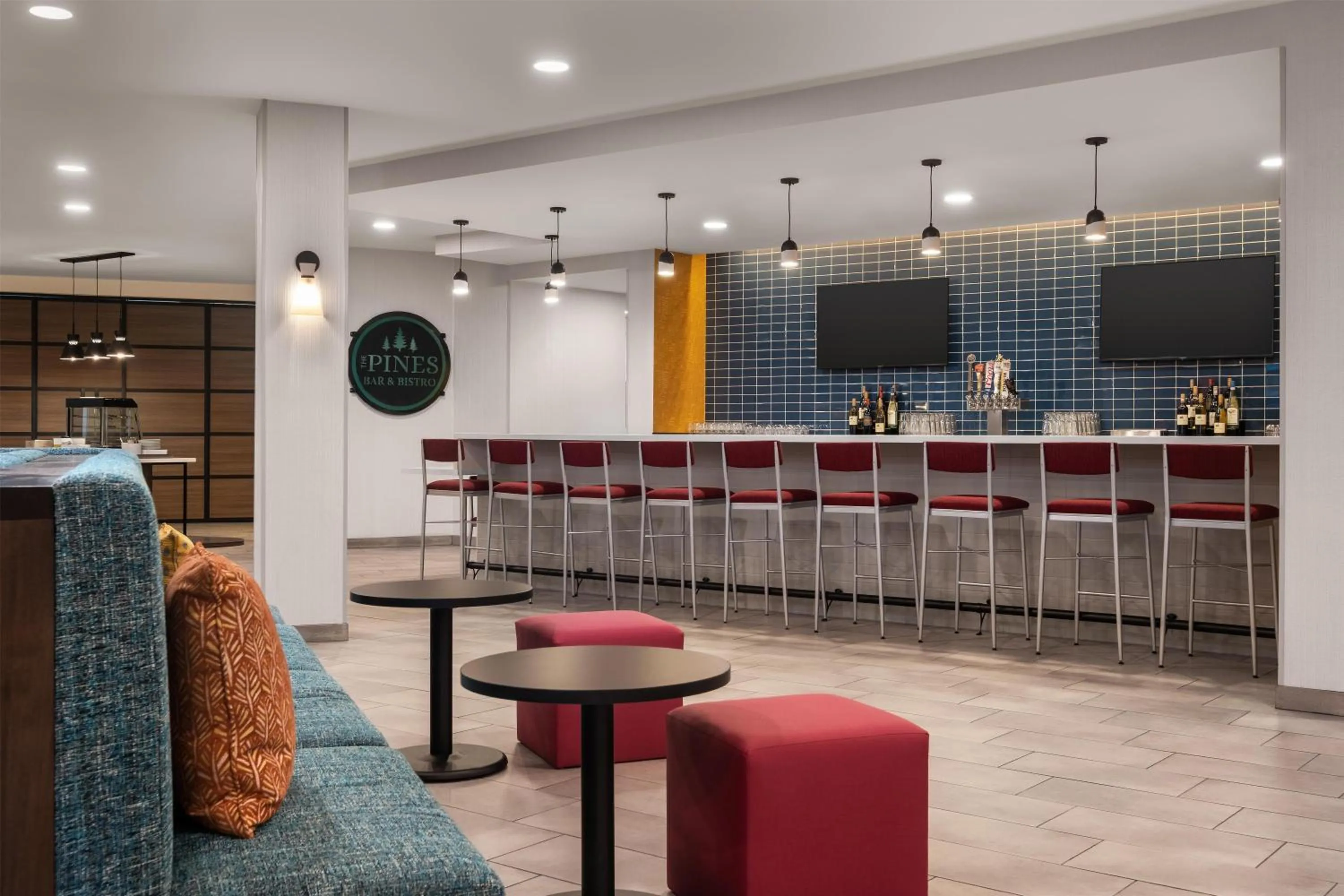 Lounge or bar in Home2 Suites By Hilton Flagstaff