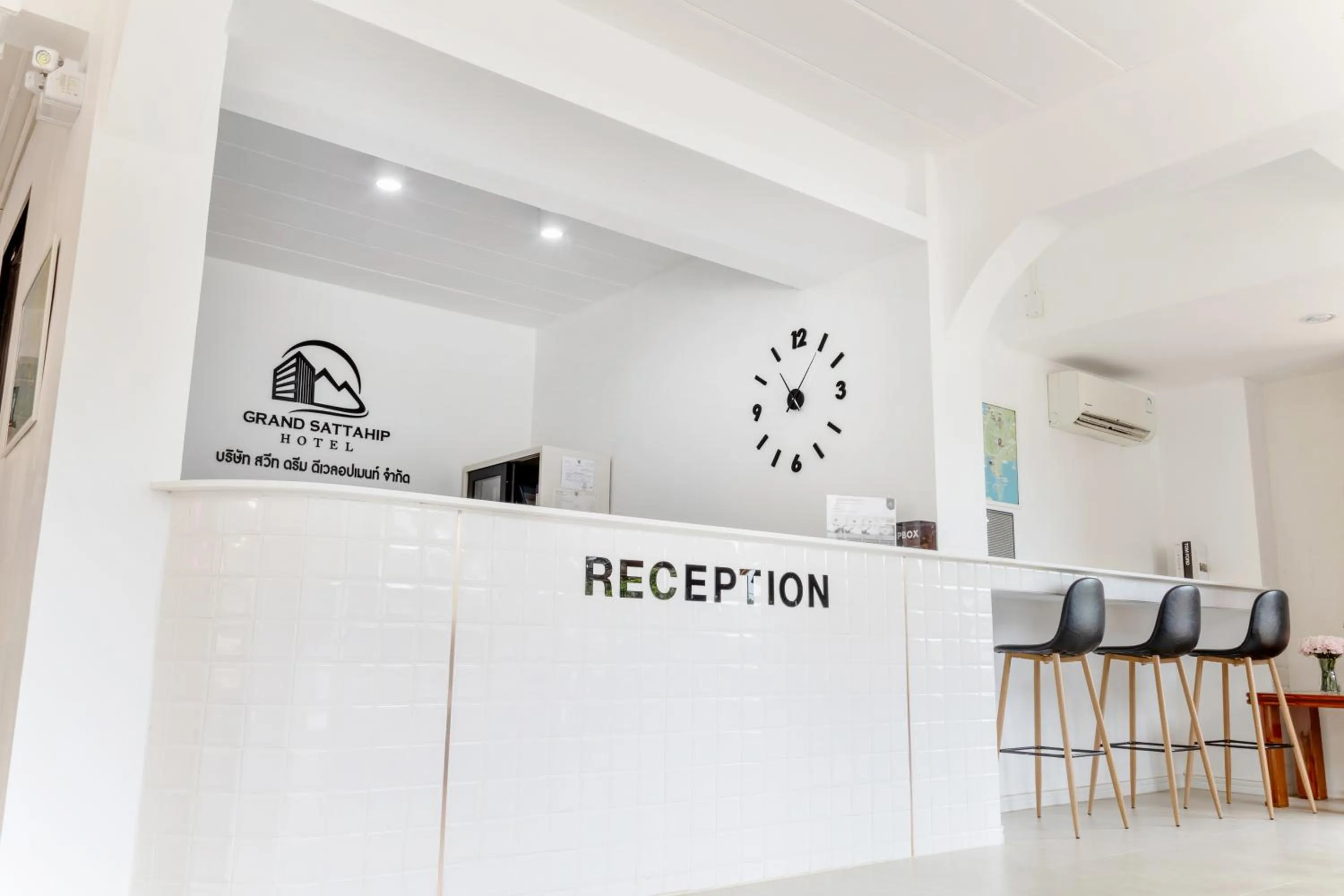 Lobby or reception in Grand Sattahip Hotel by BSH