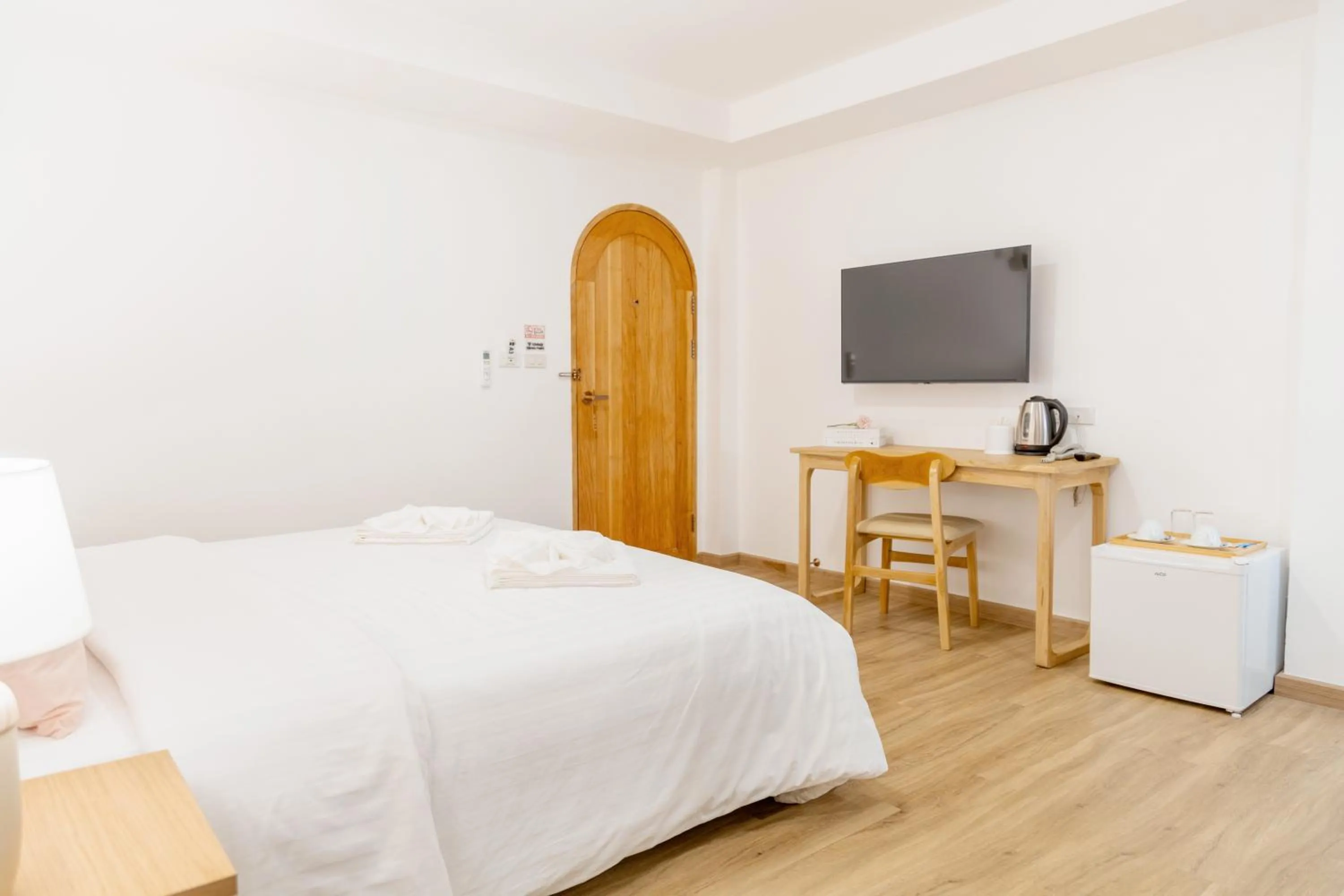 TV and multimedia, Bed in Grand Sattahip Hotel by BSH