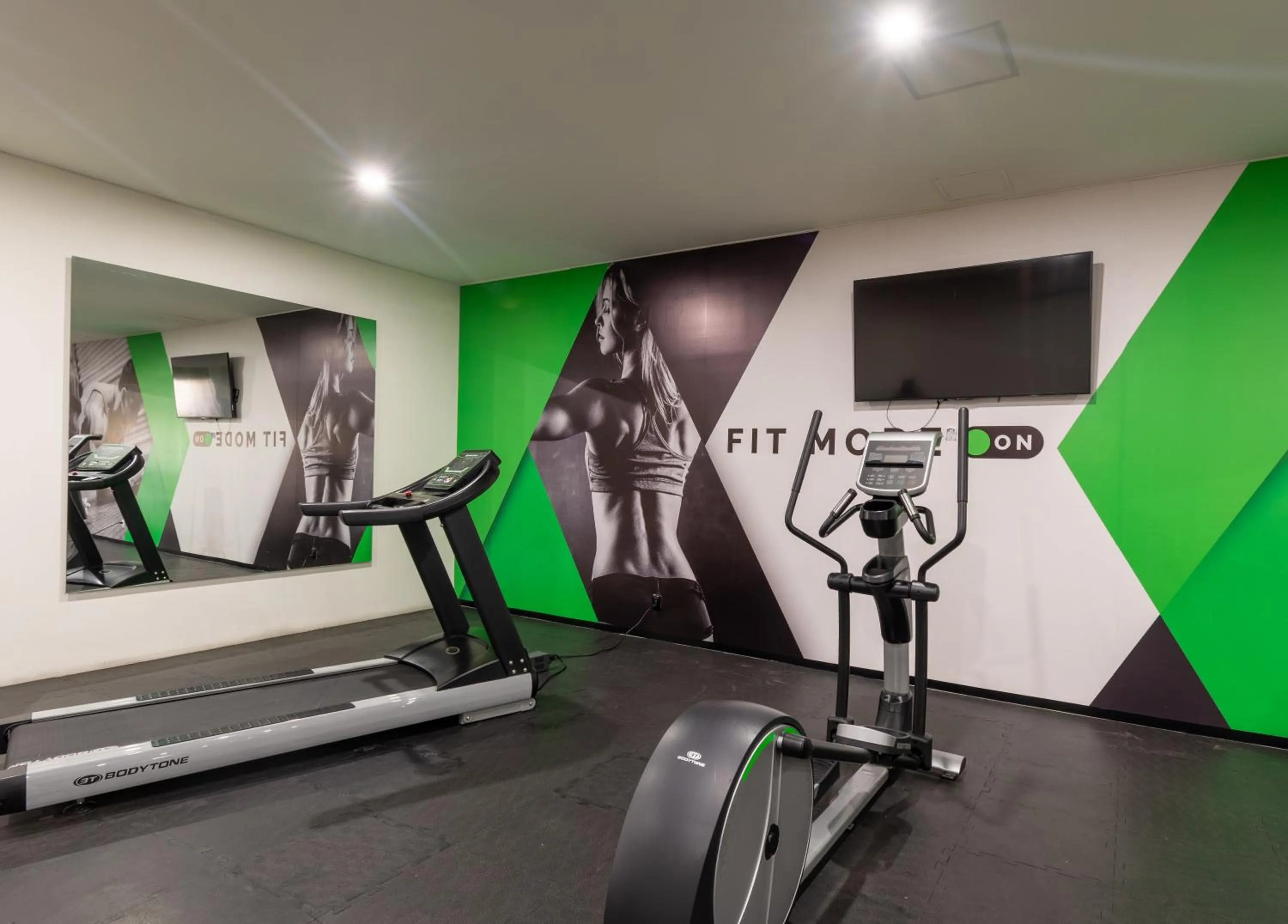 Fitness centre/facilities in Hotel Glow Point - Mulza