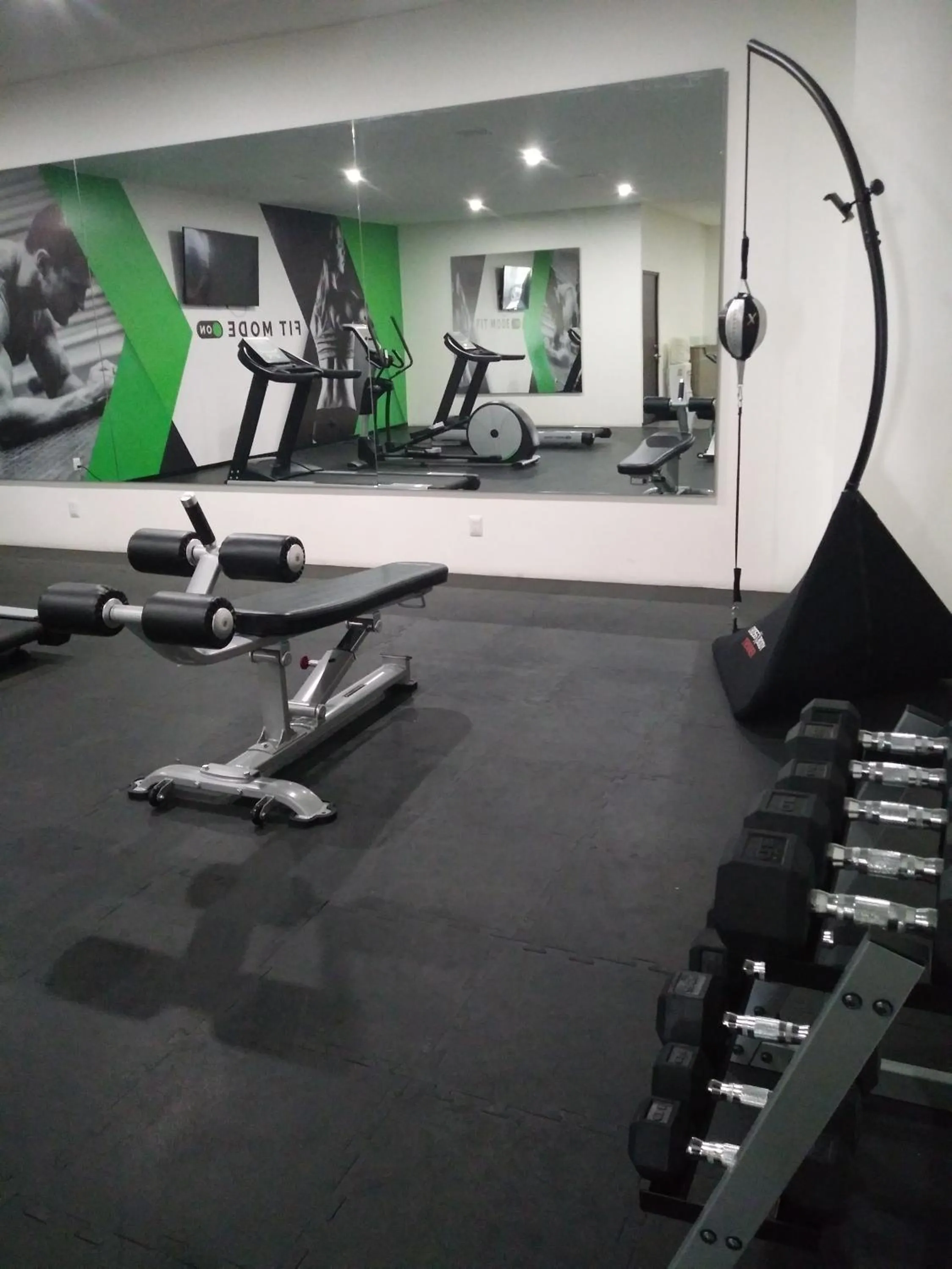 Fitness centre/facilities in Hotel Glow Point - Mulza