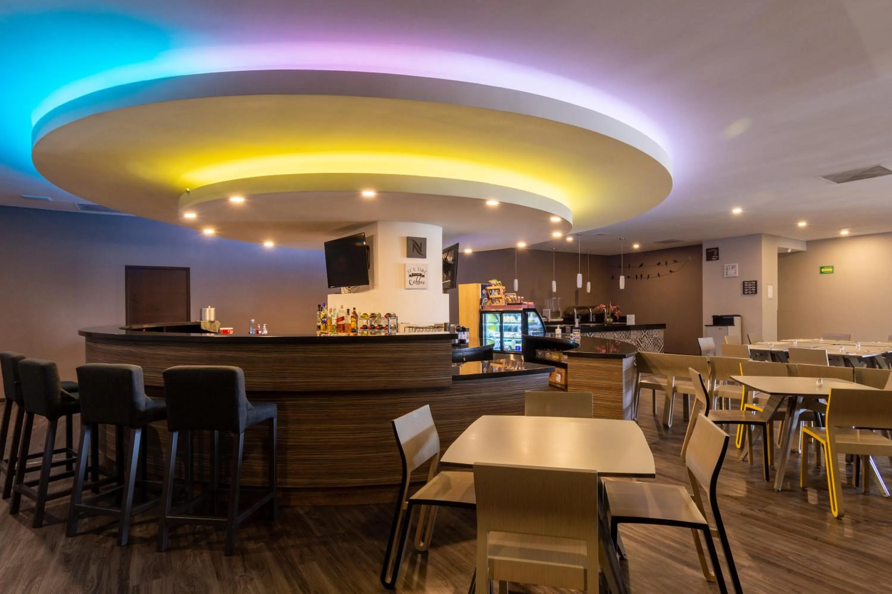 Restaurant/places to eat in Hotel Glow Point - Mulza