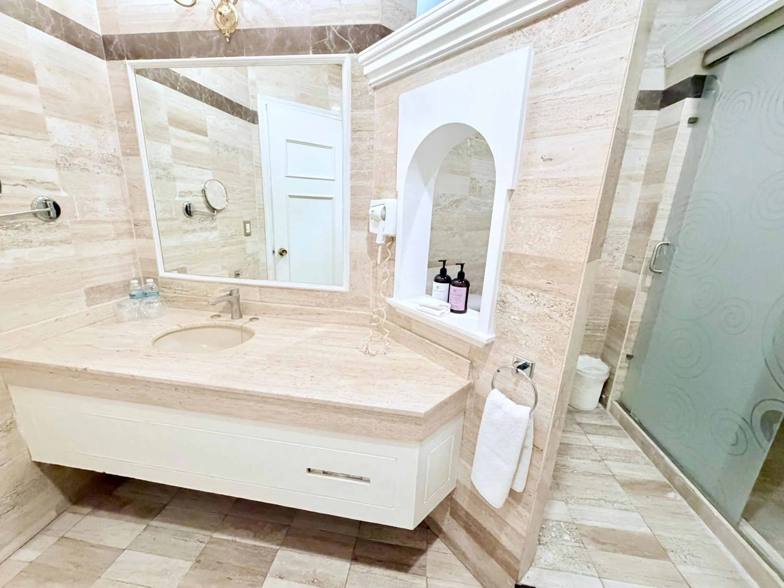 Bathroom in Hotel Alameda Grand
