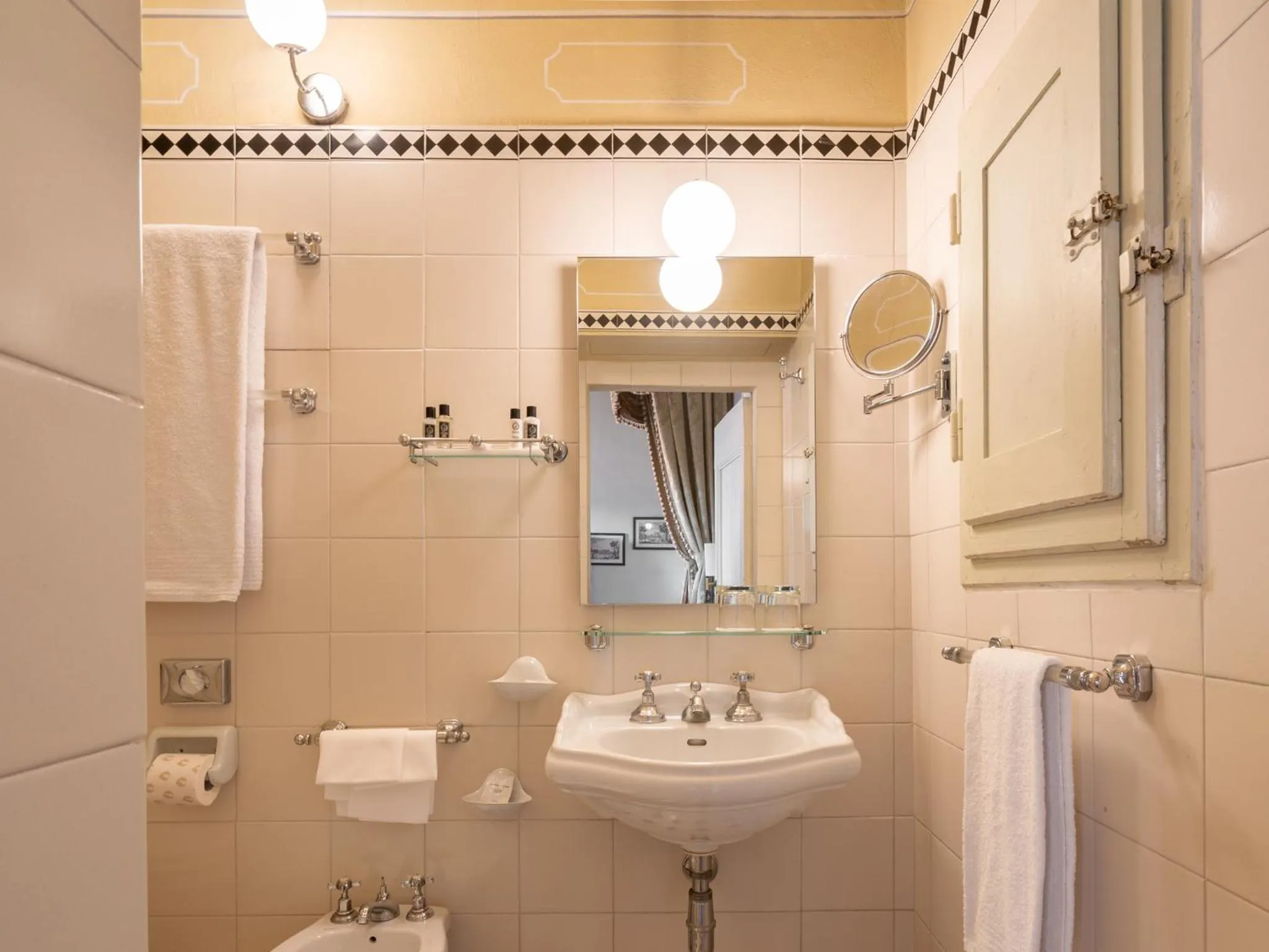 Bathroom in Loggiato Dei Serviti