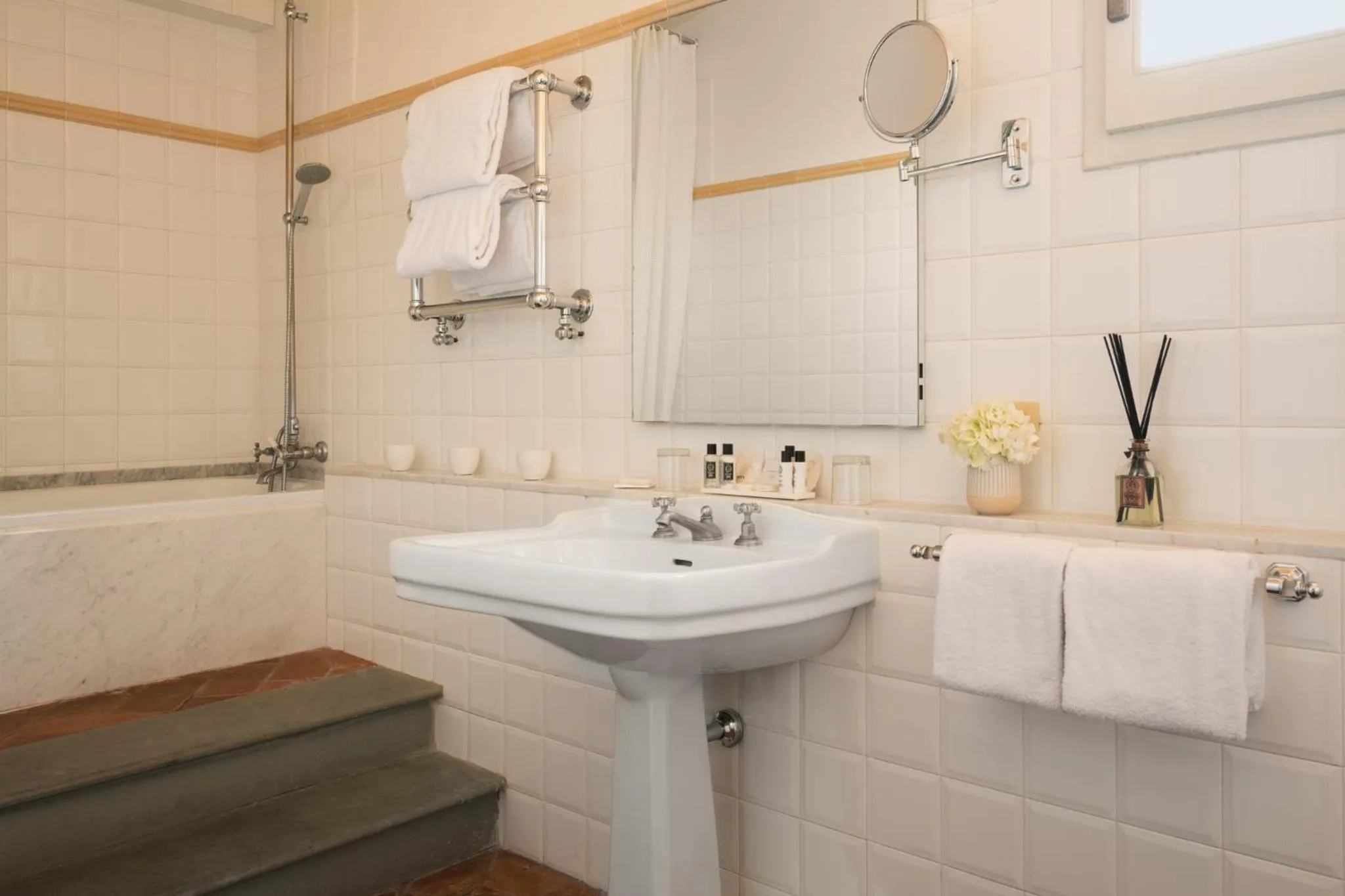 Bathroom in Loggiato Dei Serviti