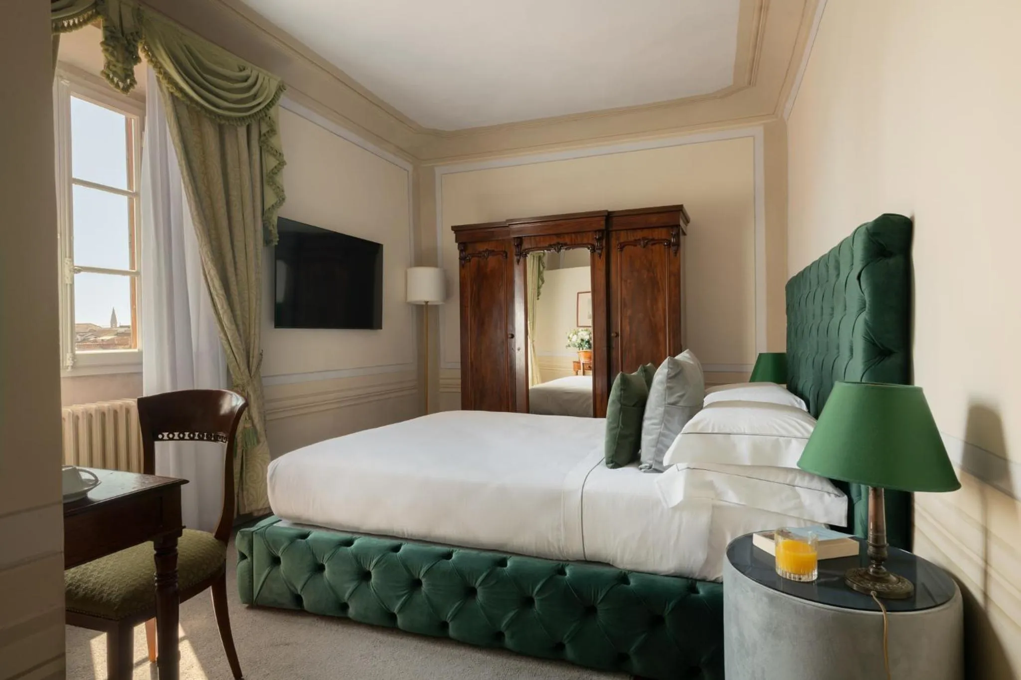 Bedroom, Bed in Loggiato Dei Serviti