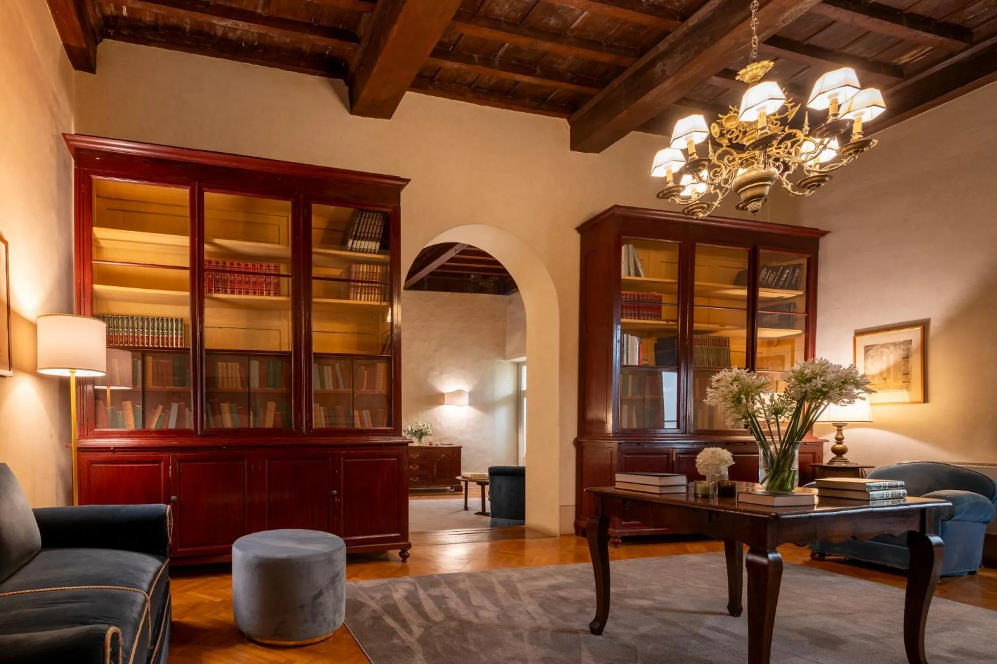 Library in Loggiato Dei Serviti