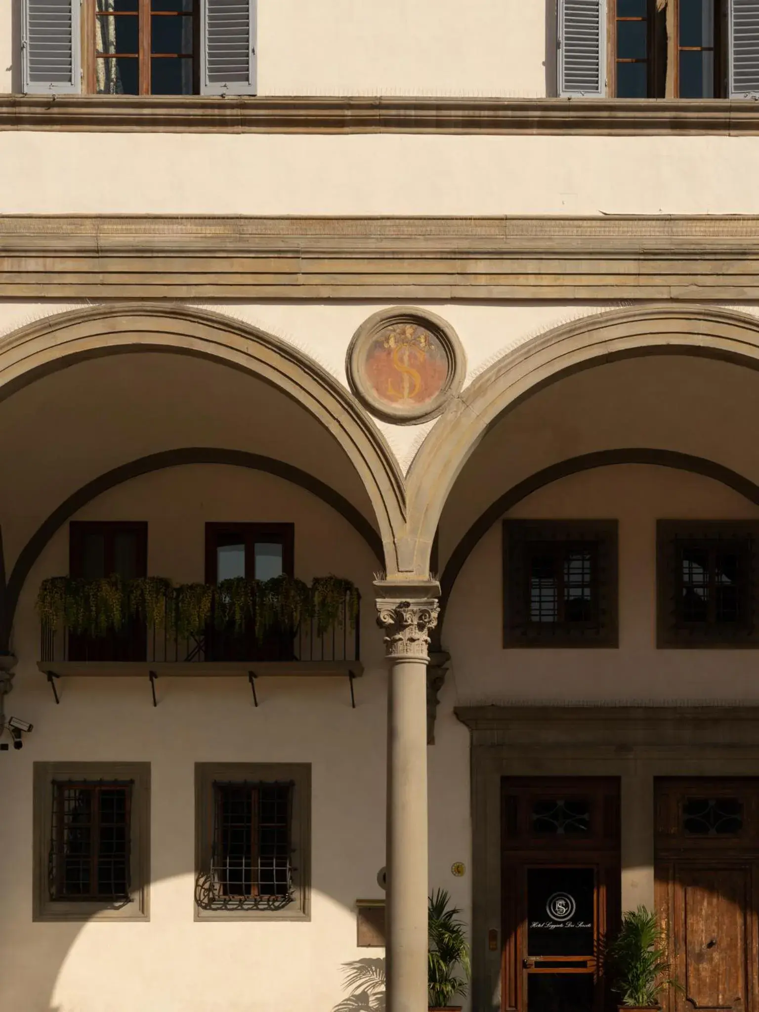 Property building in Loggiato Dei Serviti Property building in Loggiato Dei Serviti