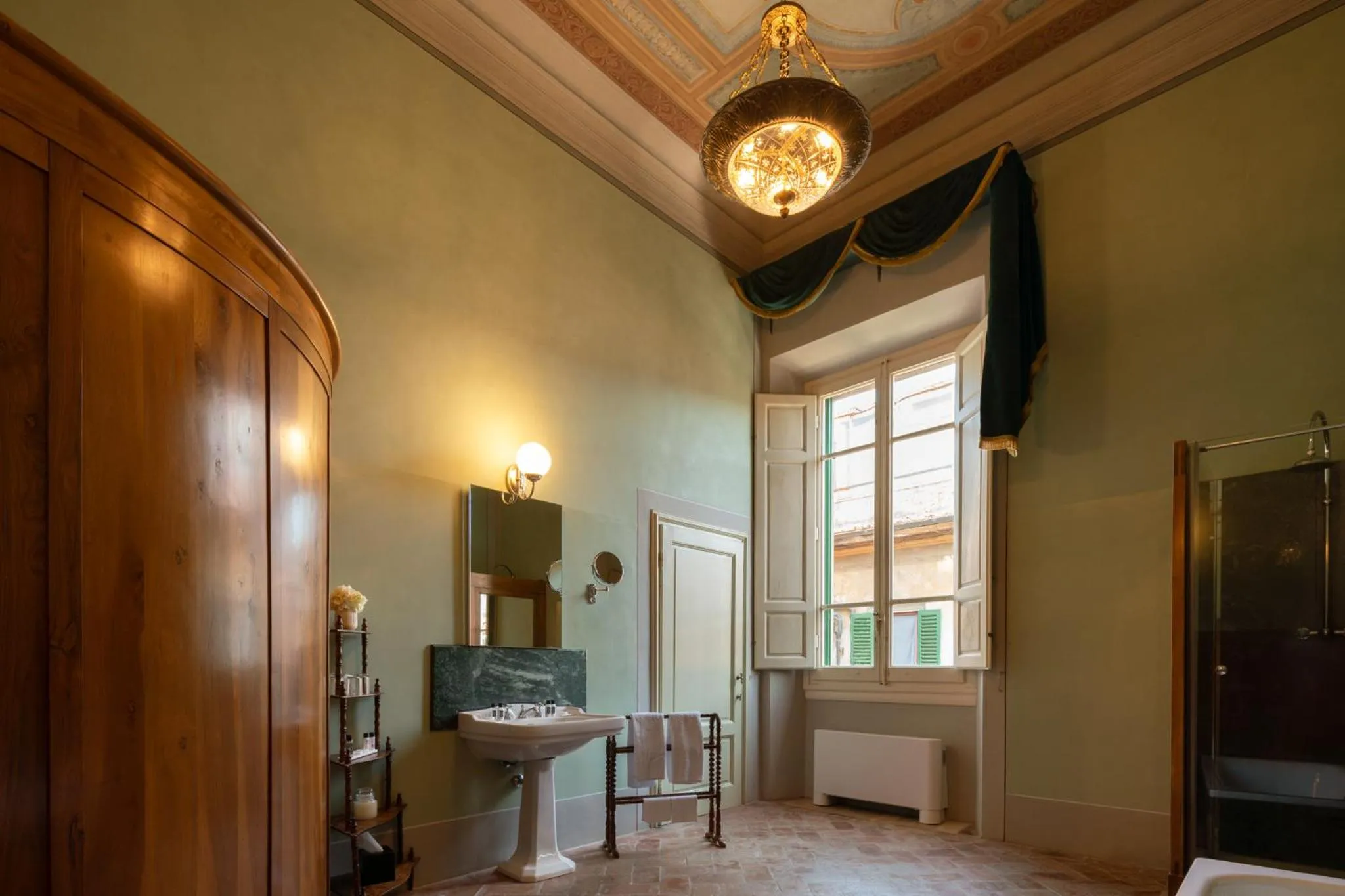 Bathroom in Loggiato Dei Serviti