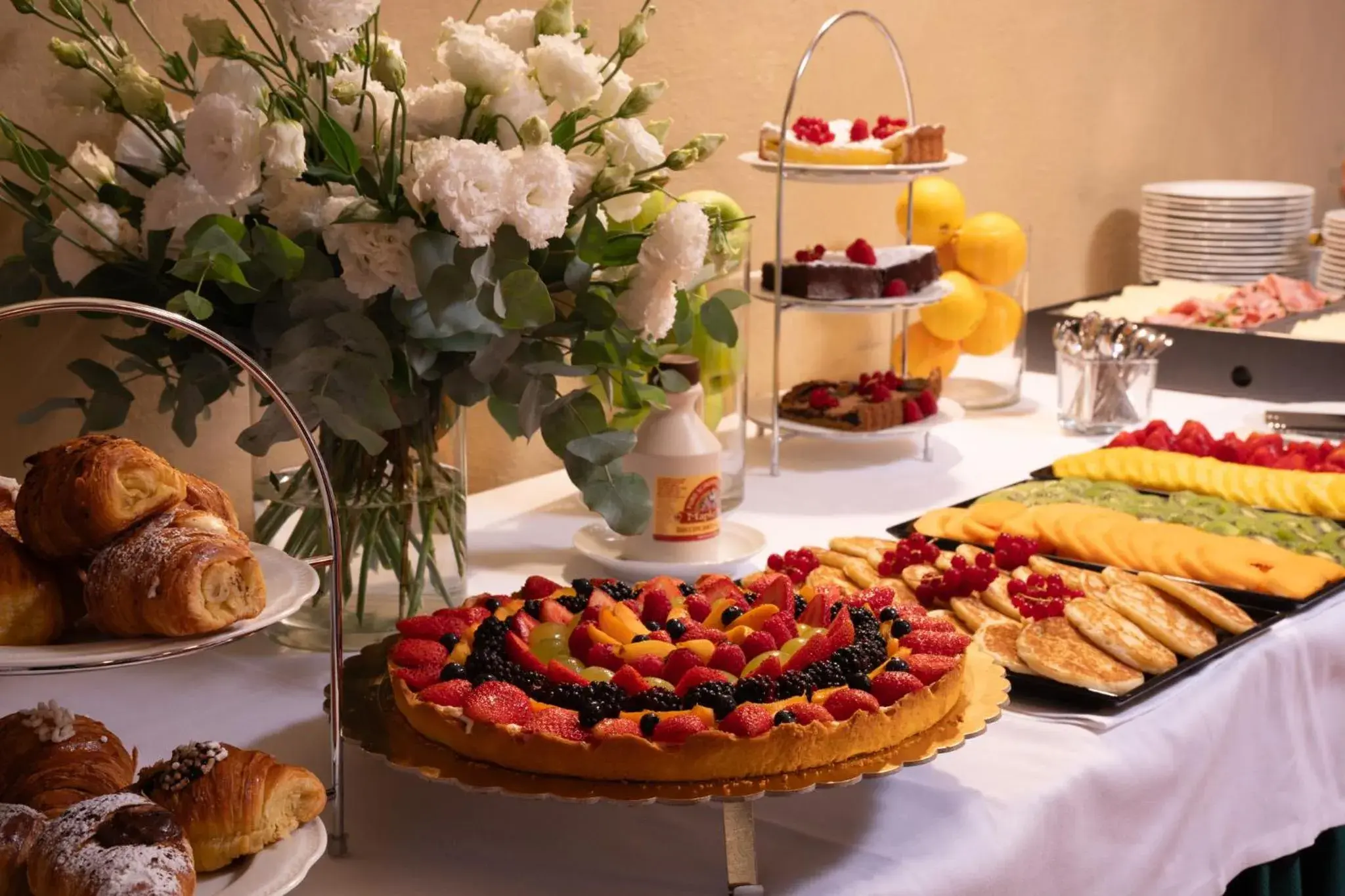 Food and drinks in Loggiato Dei Serviti Food and drinks in Loggiato Dei Serviti