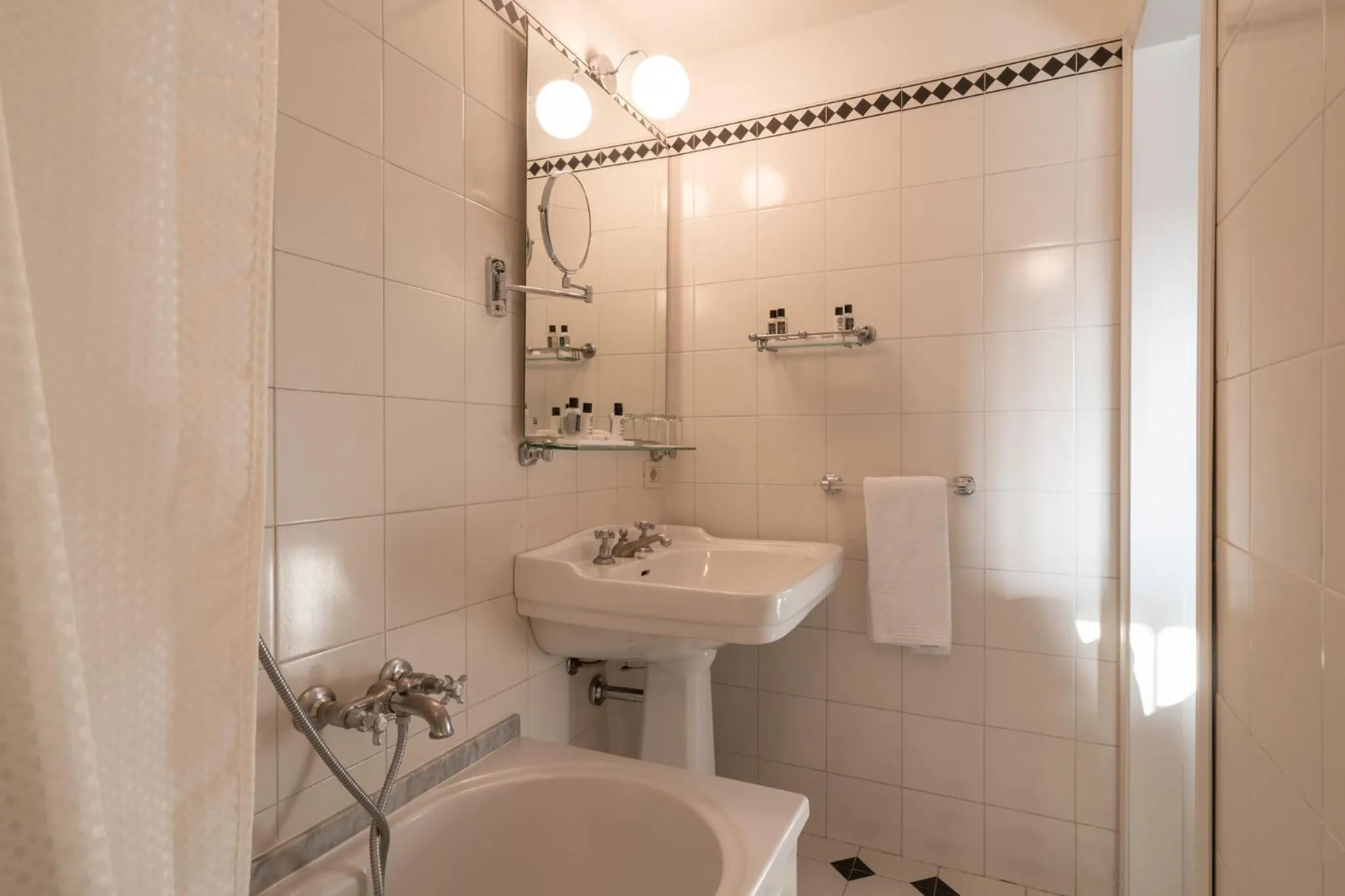 Bathroom in Loggiato Dei Serviti