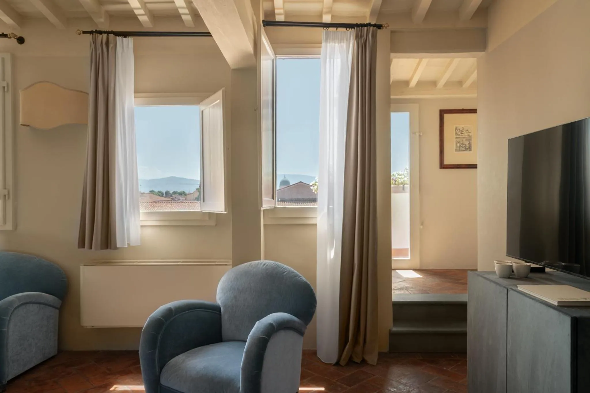 TV and multimedia in Loggiato Dei Serviti