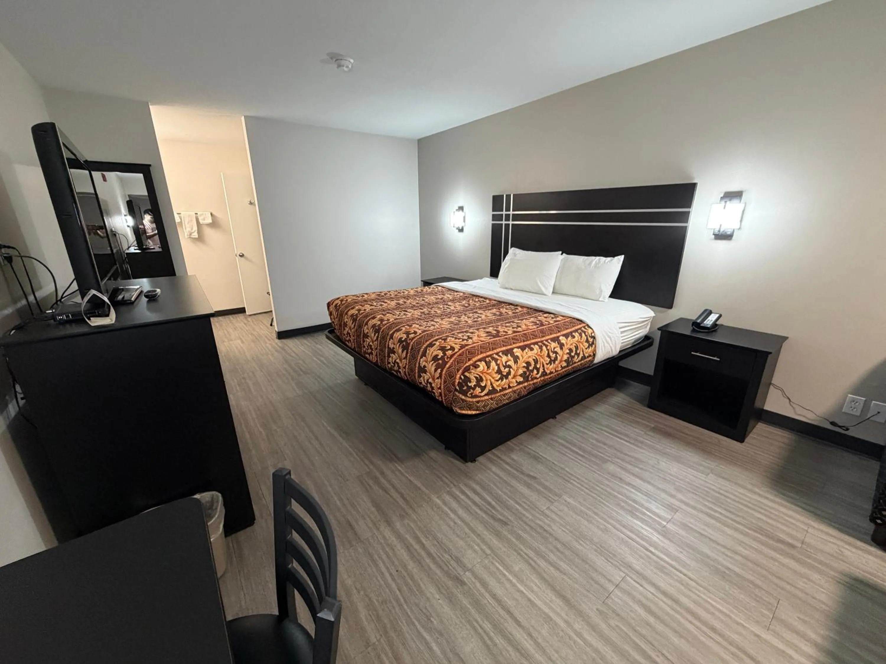 Standard King Room in Sunset Inn