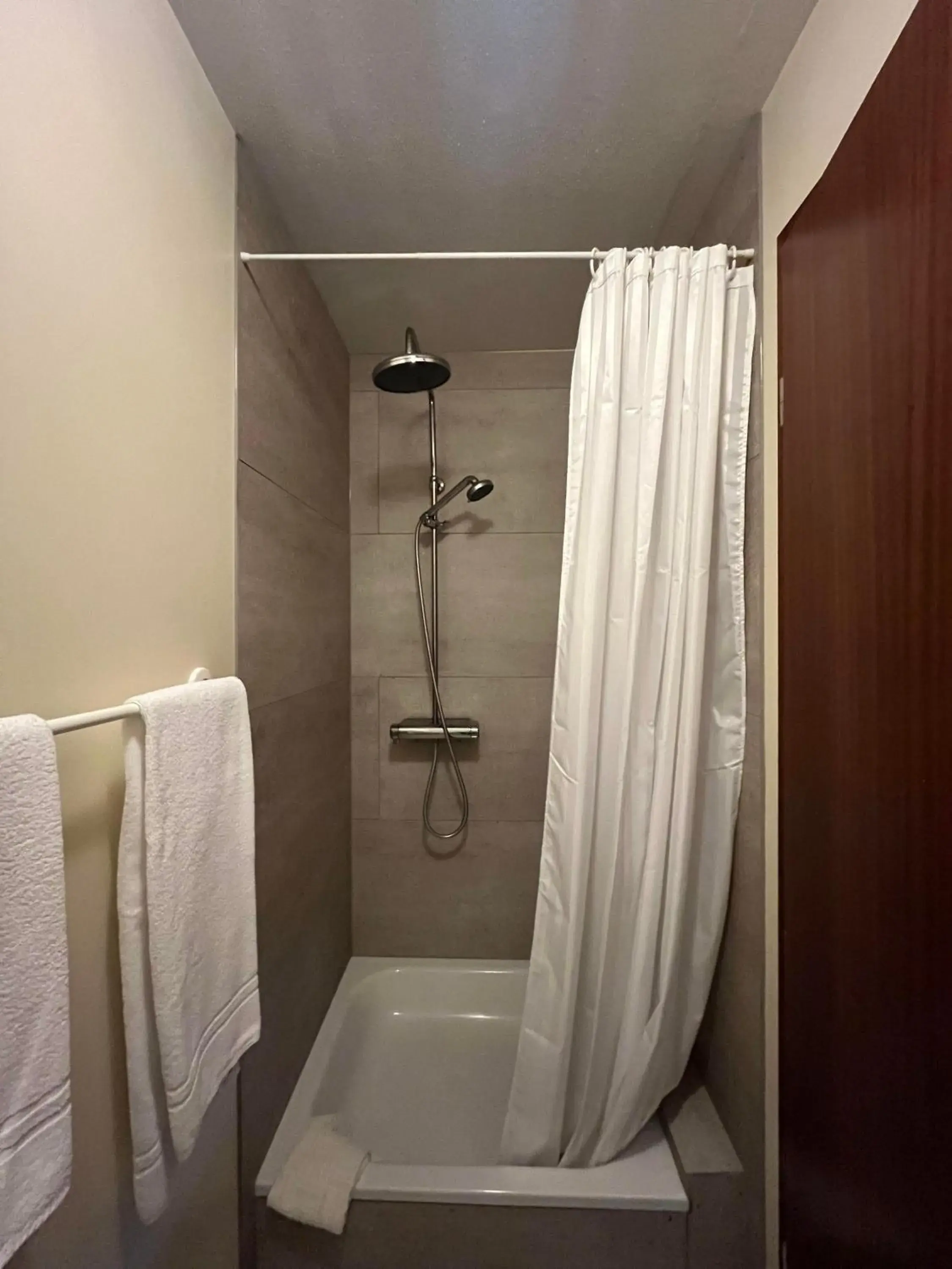 Single Room with Bath in Sunnuberg Guesthouse Single Room with Bath in Sunnuberg Guesthouse