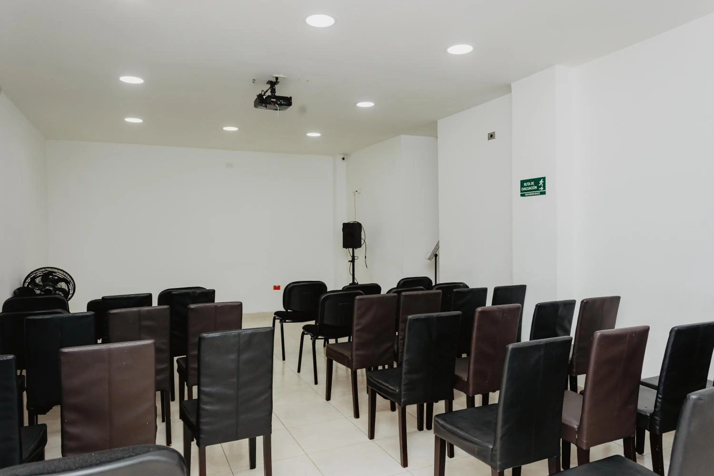 Seating area in Hotel Plataneras Plaza