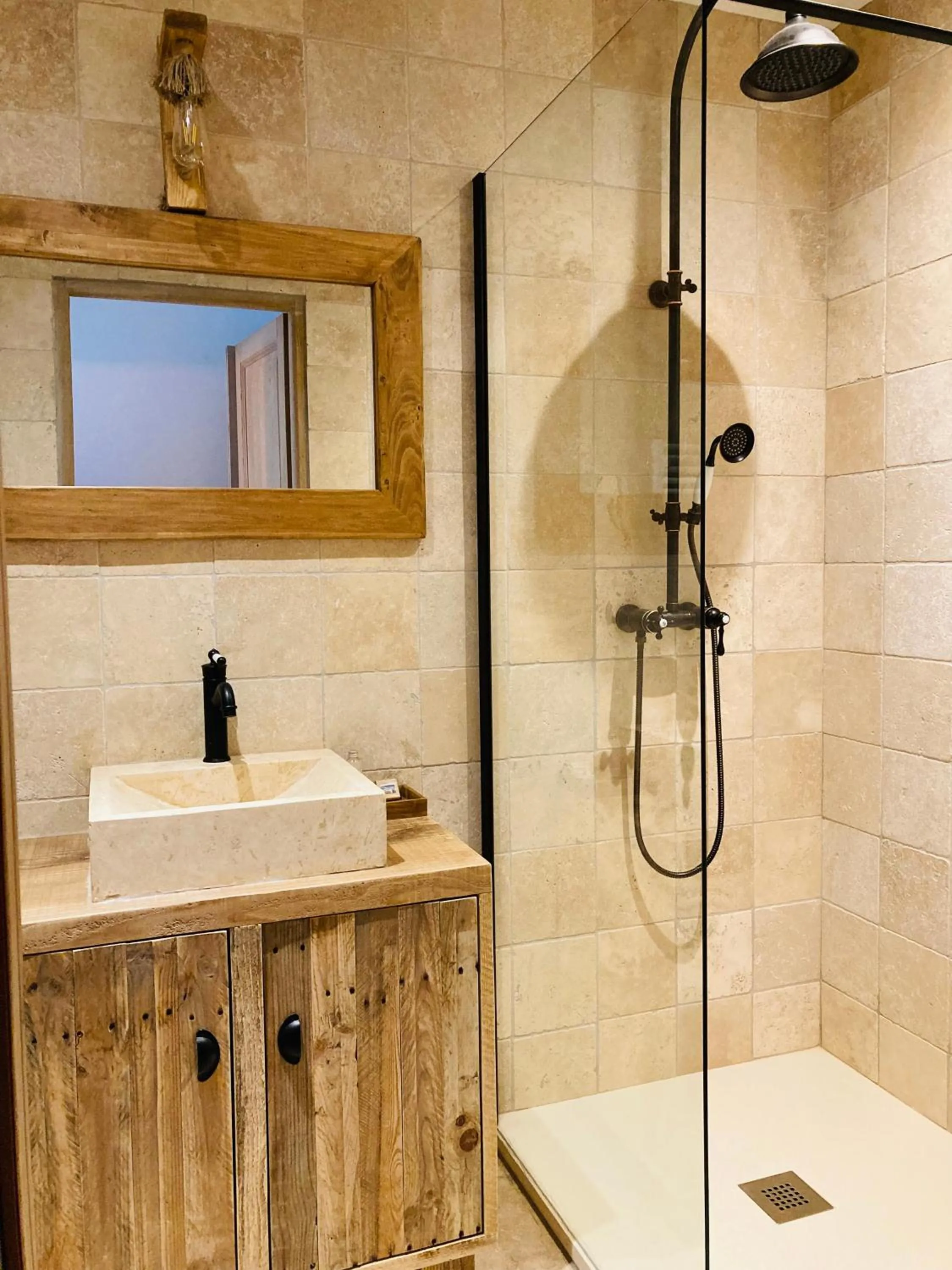 Bathroom in Manade des Baumelles