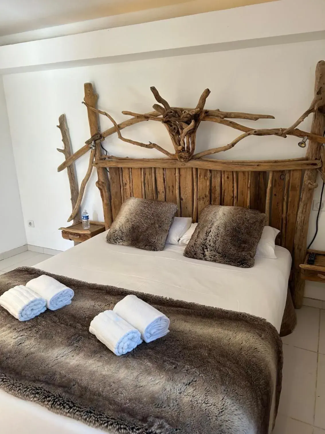 Double Room with Private Bathroom - single occupancy in Manade des Baumelles Double Room with Private Bathroom - single occupancy in Manade des Baumelles