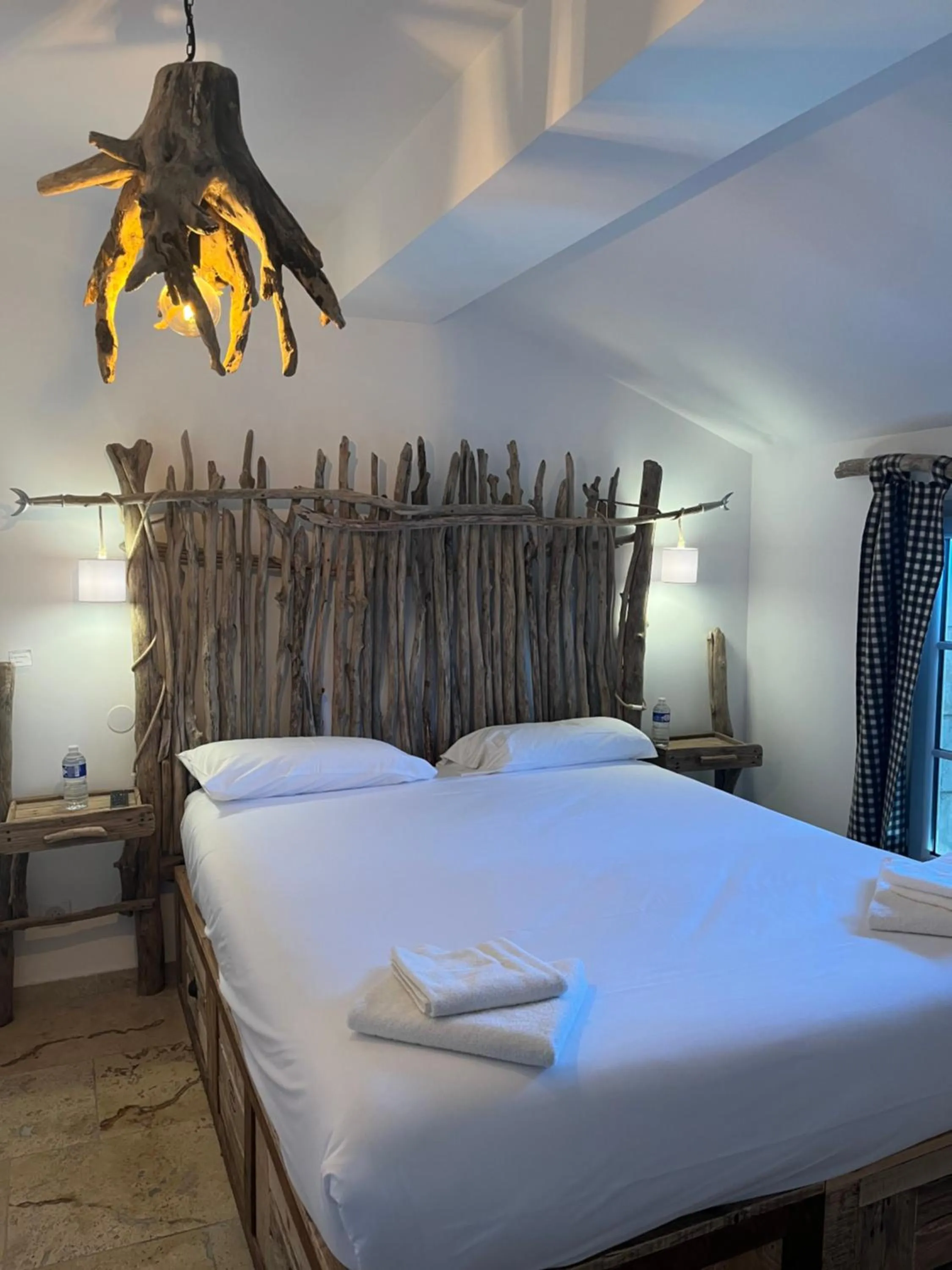 Bedroom, Bed in Manade des Baumelles