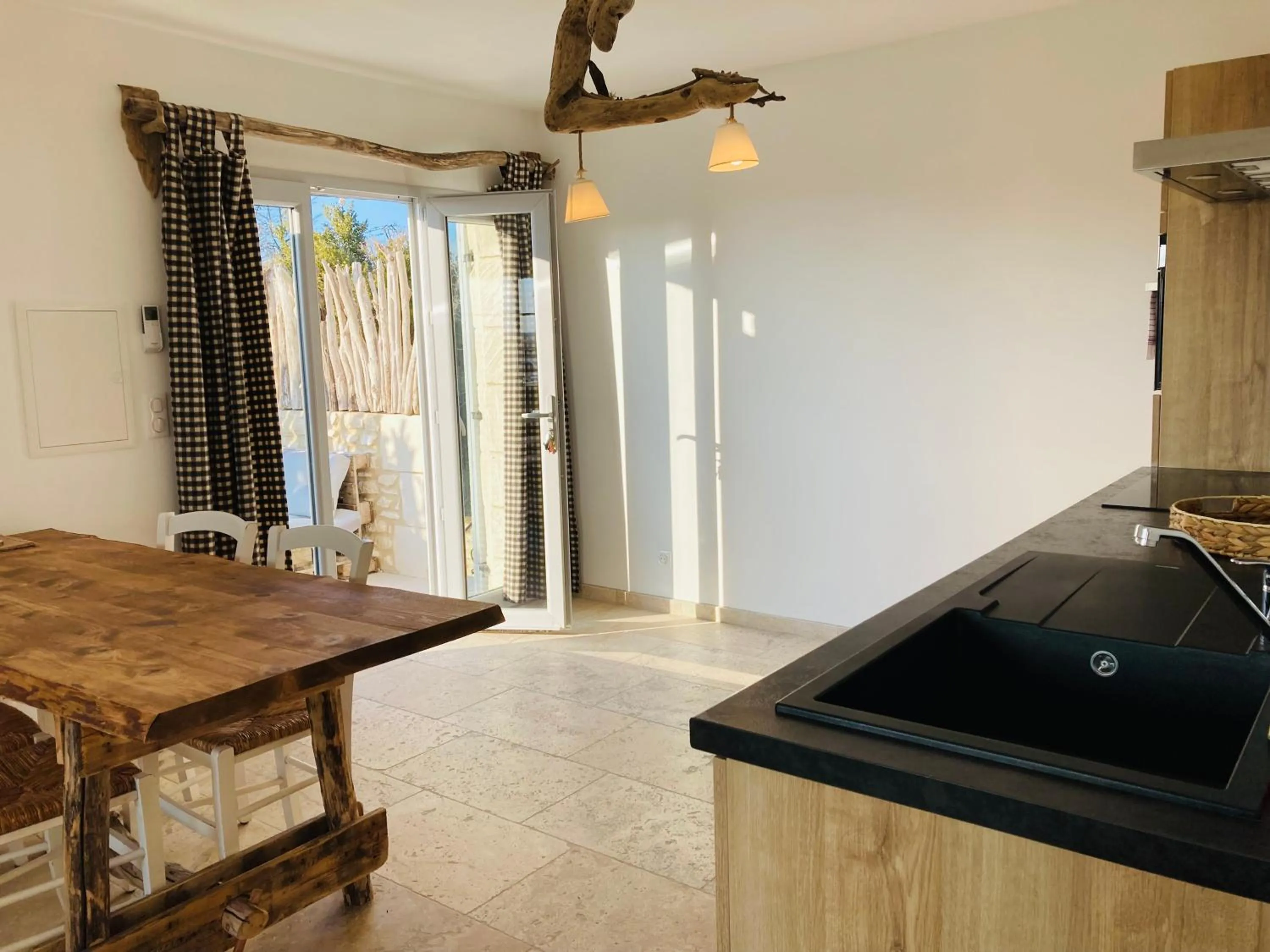 Dining area in Manade des Baumelles