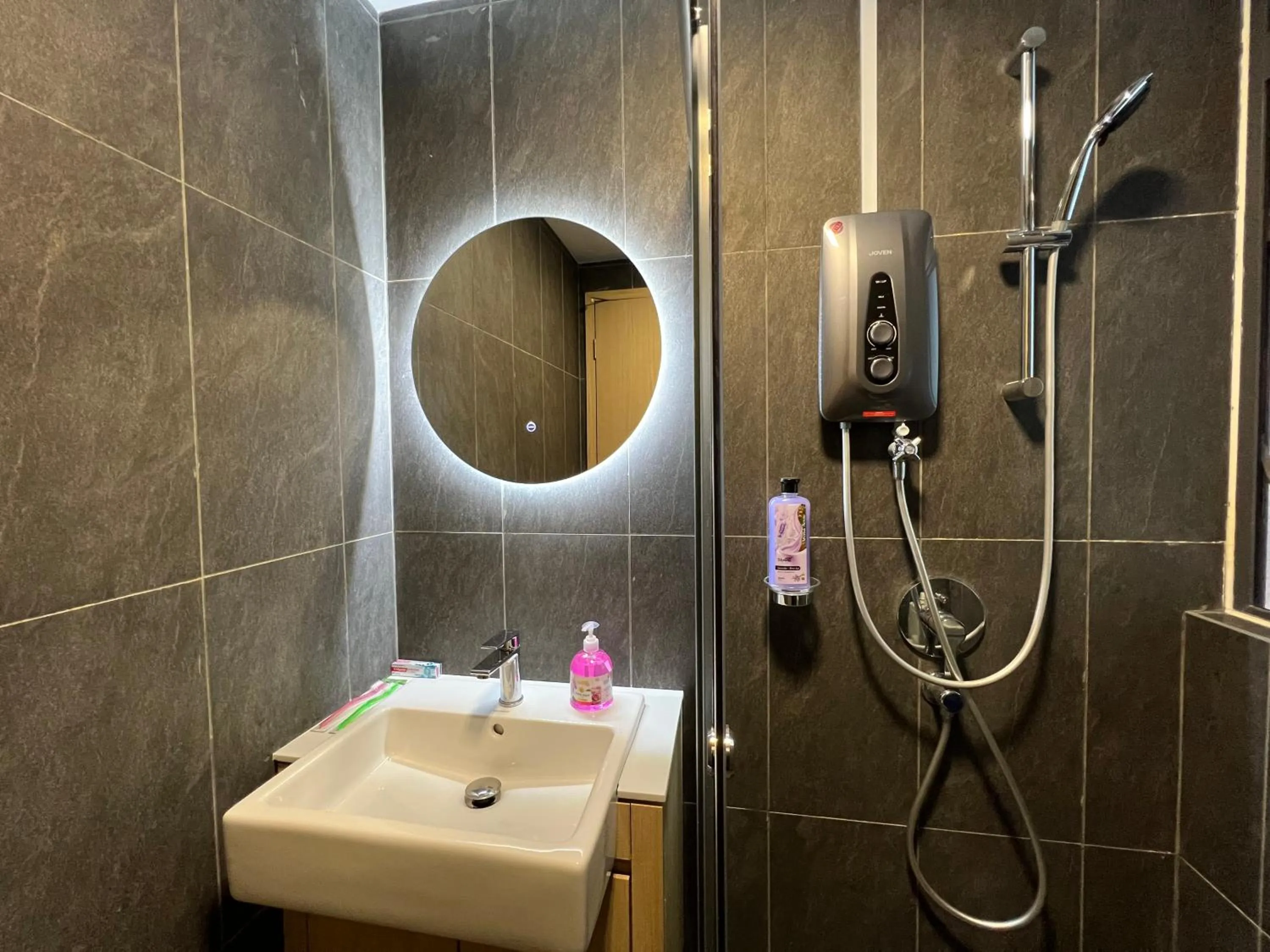 Shower in The Colony By Infinitum Flixses