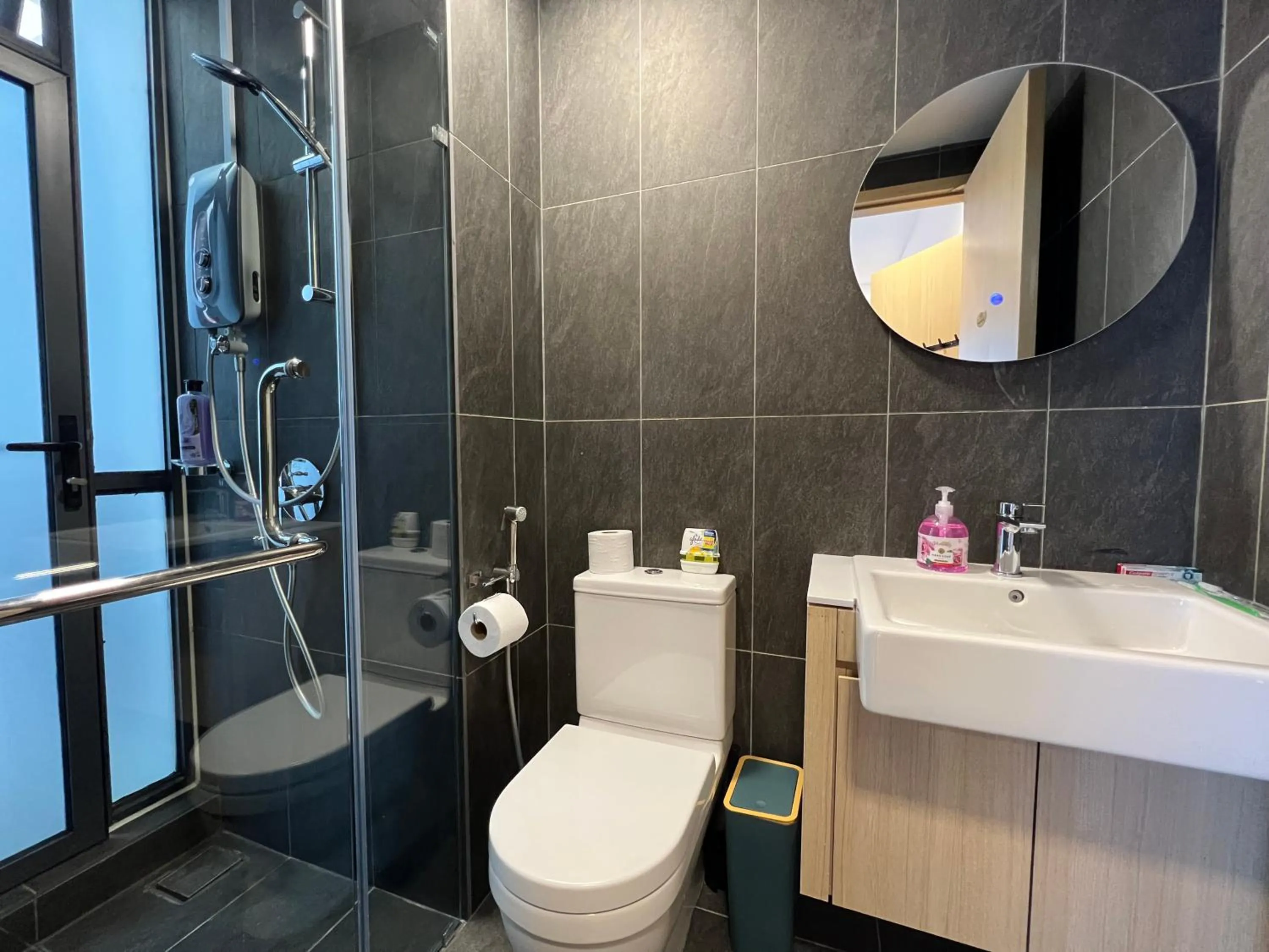 Bathroom in The Colony By Infinitum Flixses