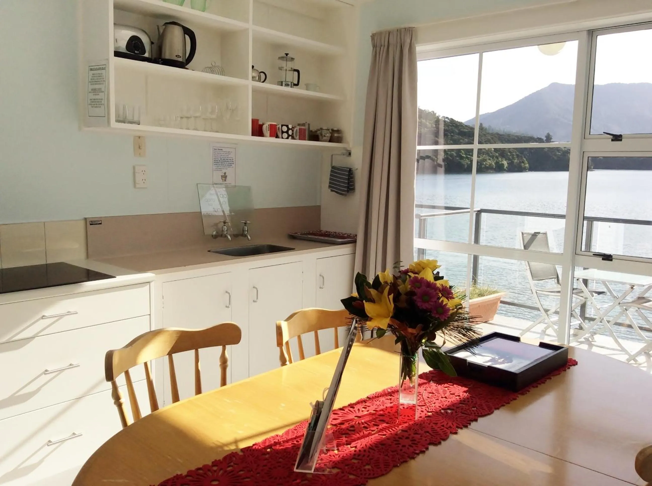 Kitchen or kitchenette in Te Mahia Bay Resort
