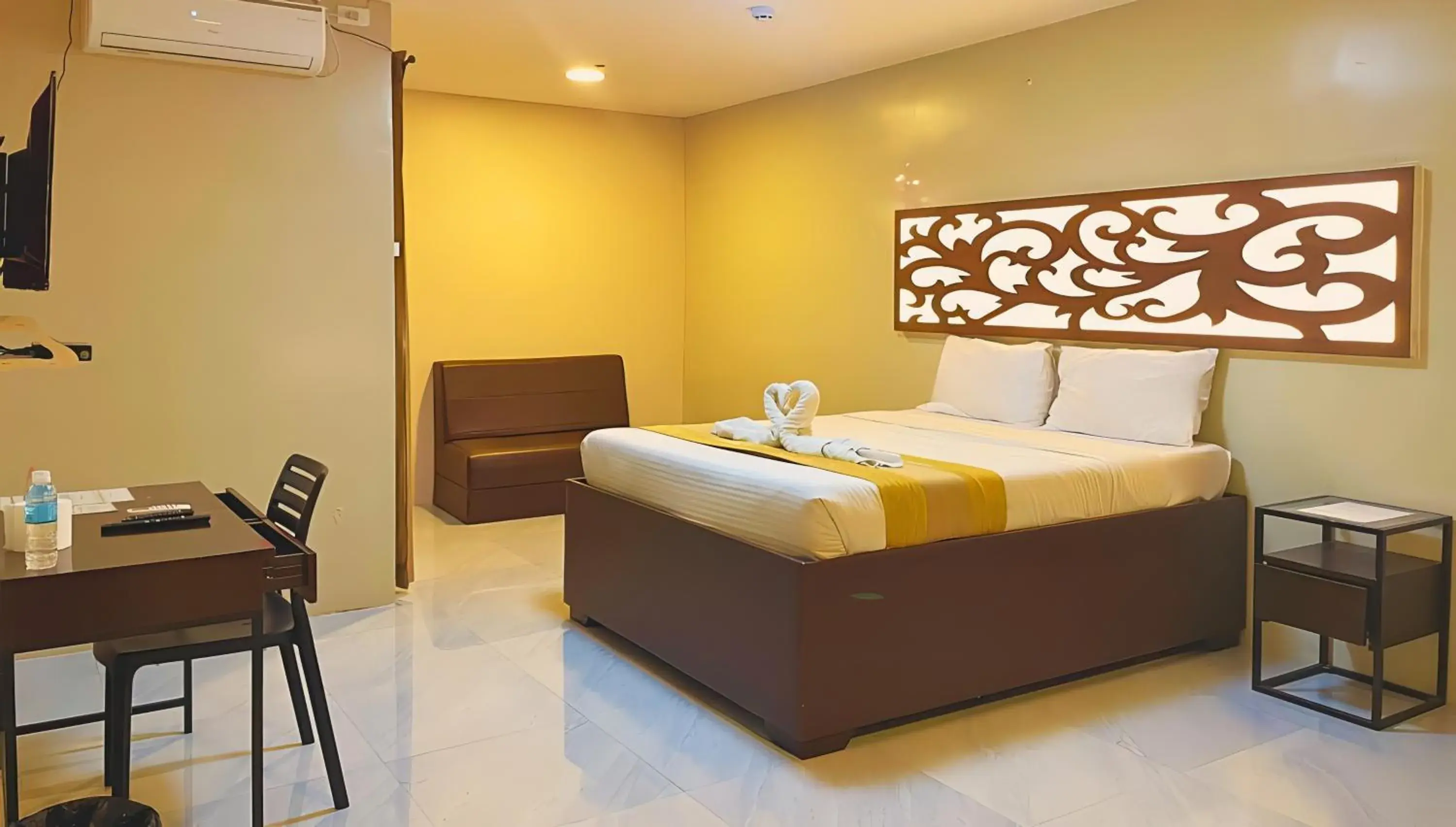 Bed in Algers Suites Bed in Algers Suites