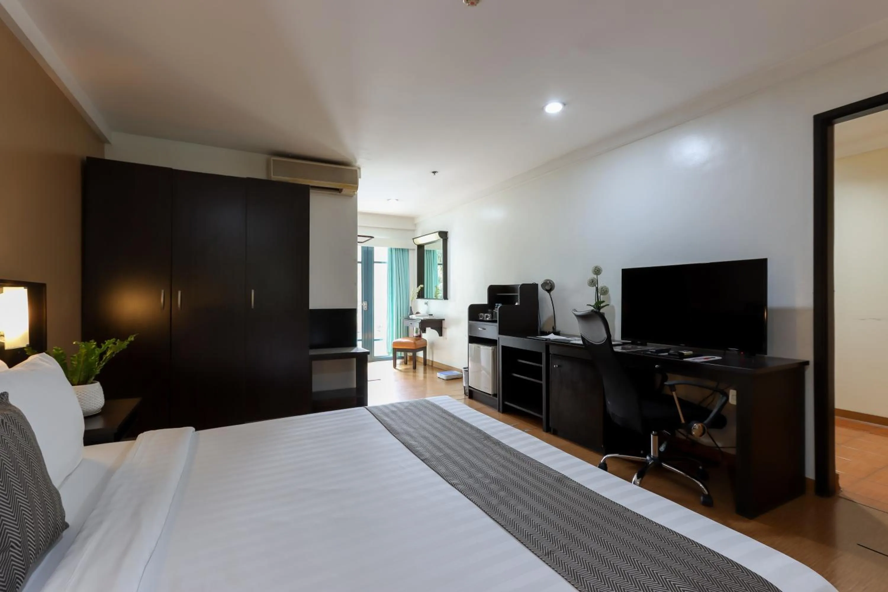 TV and multimedia, Bed in Technopark Hotel