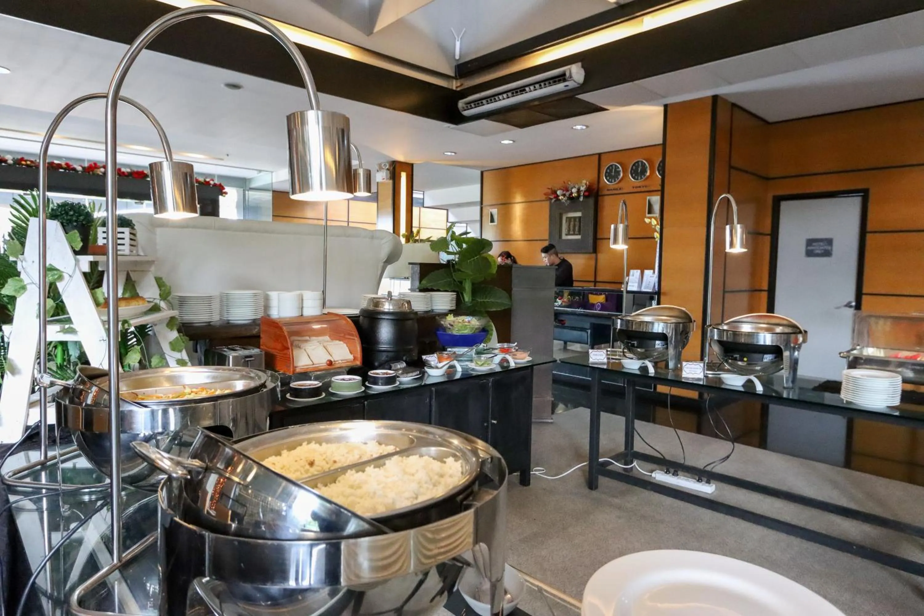 Restaurant/places to eat in Technopark Hotel