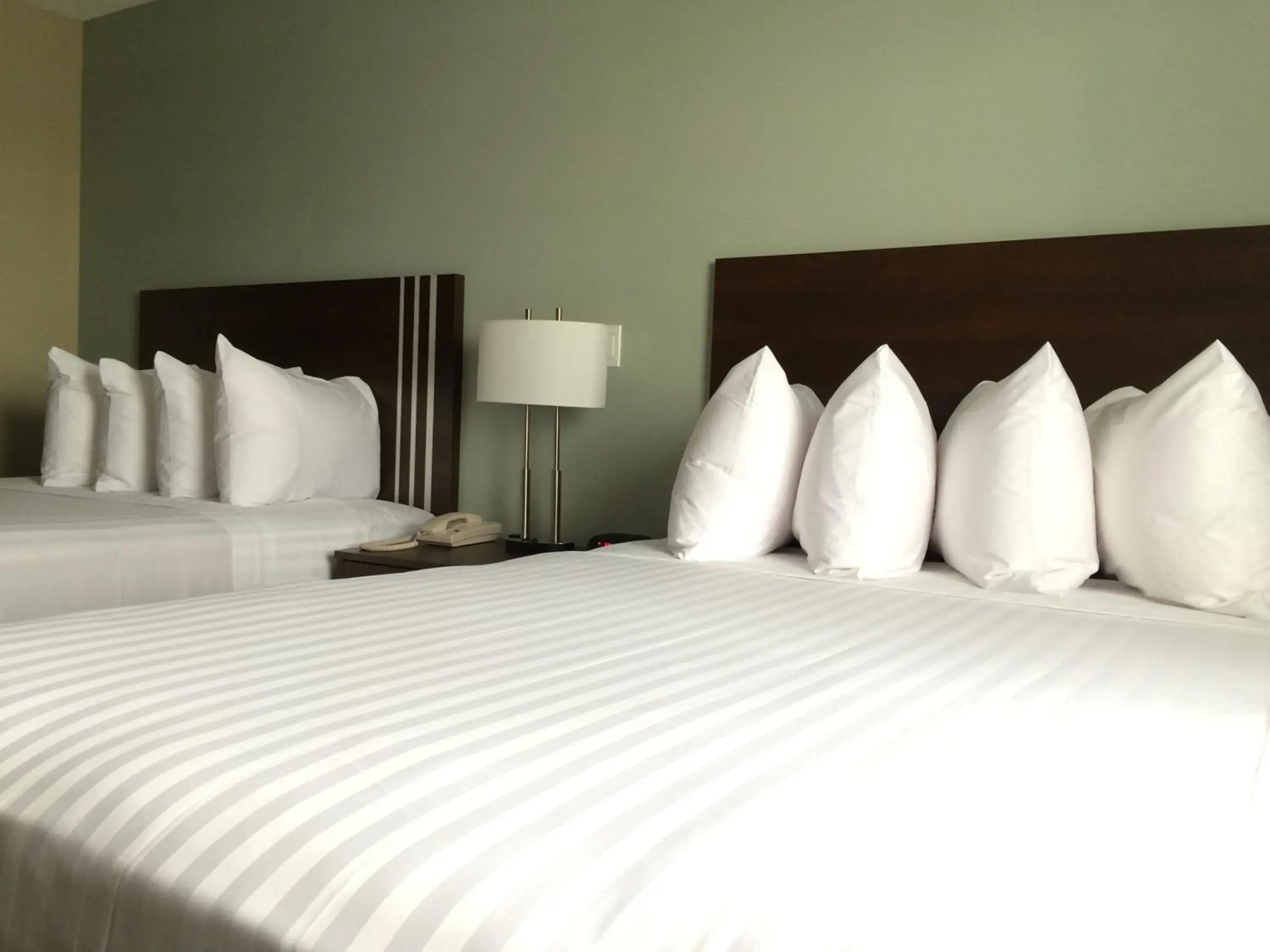 Two-Bedroom Suite in Meridian Inn & Suites Lloydminster Two-Bedroom Suite in Meridian Inn & Suites Lloydminster