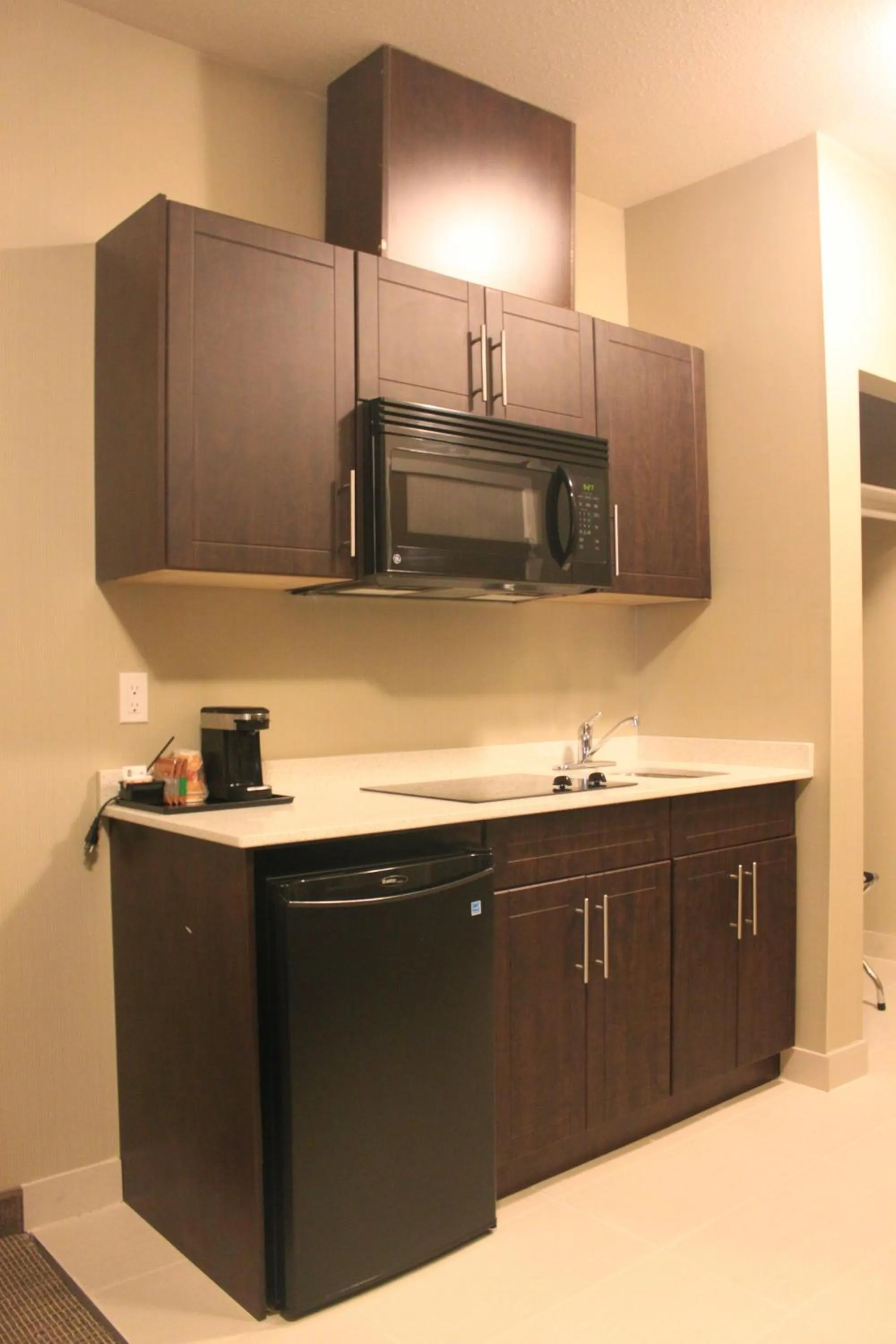 Coffee/tea facilities in Meridian Inn & Suites Lloydminster