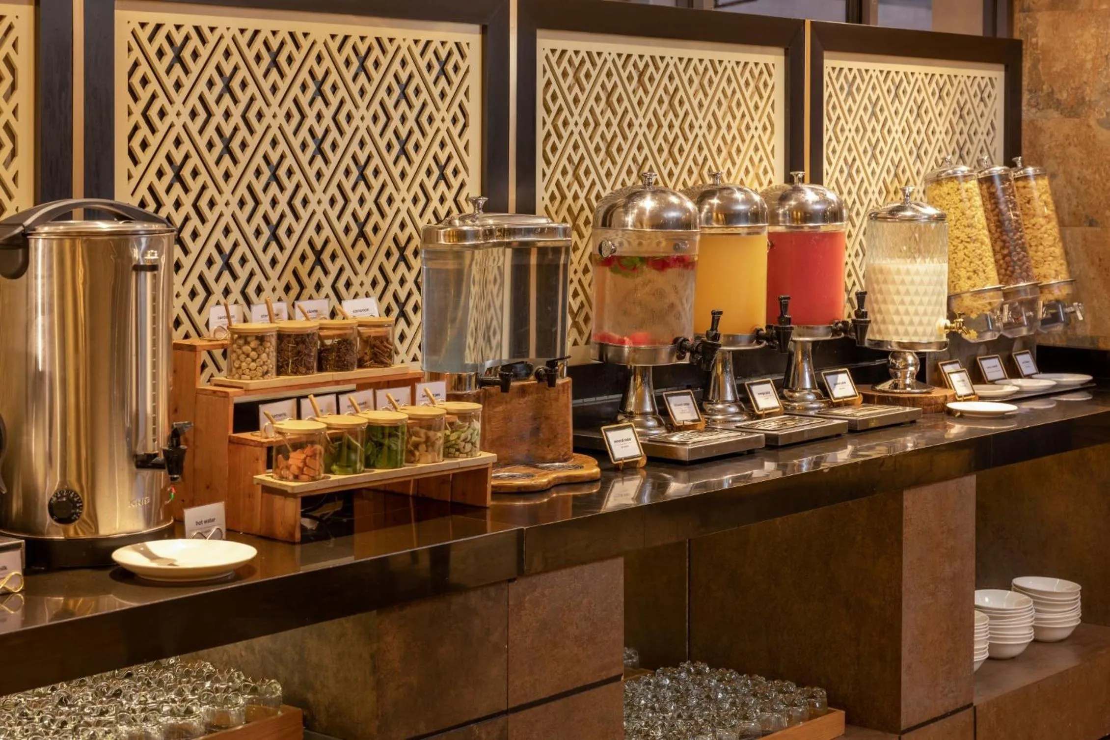 Food and drinks in Anathera Resort Kuta