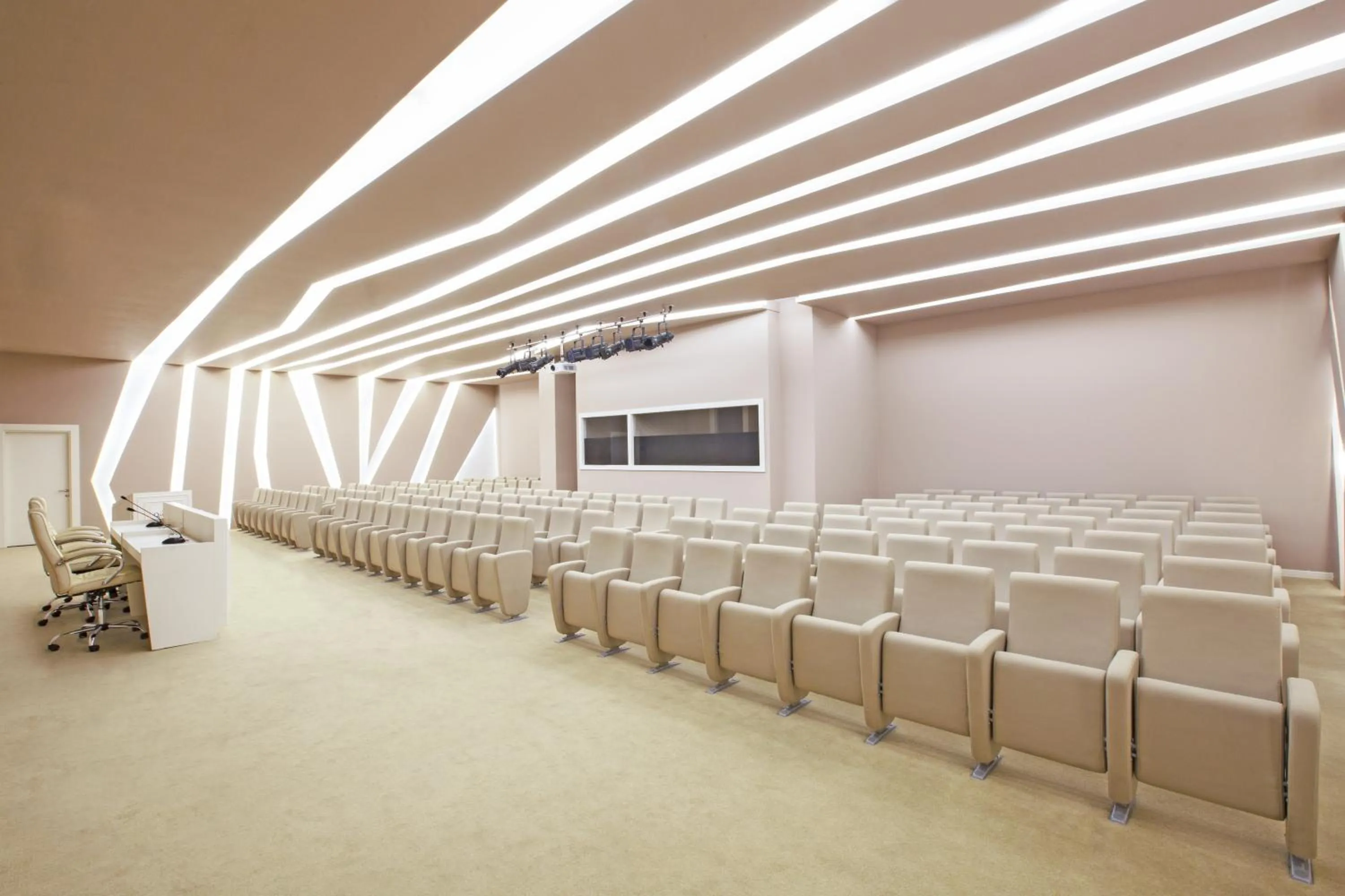 Business facilities in Sahil Hotel Baku