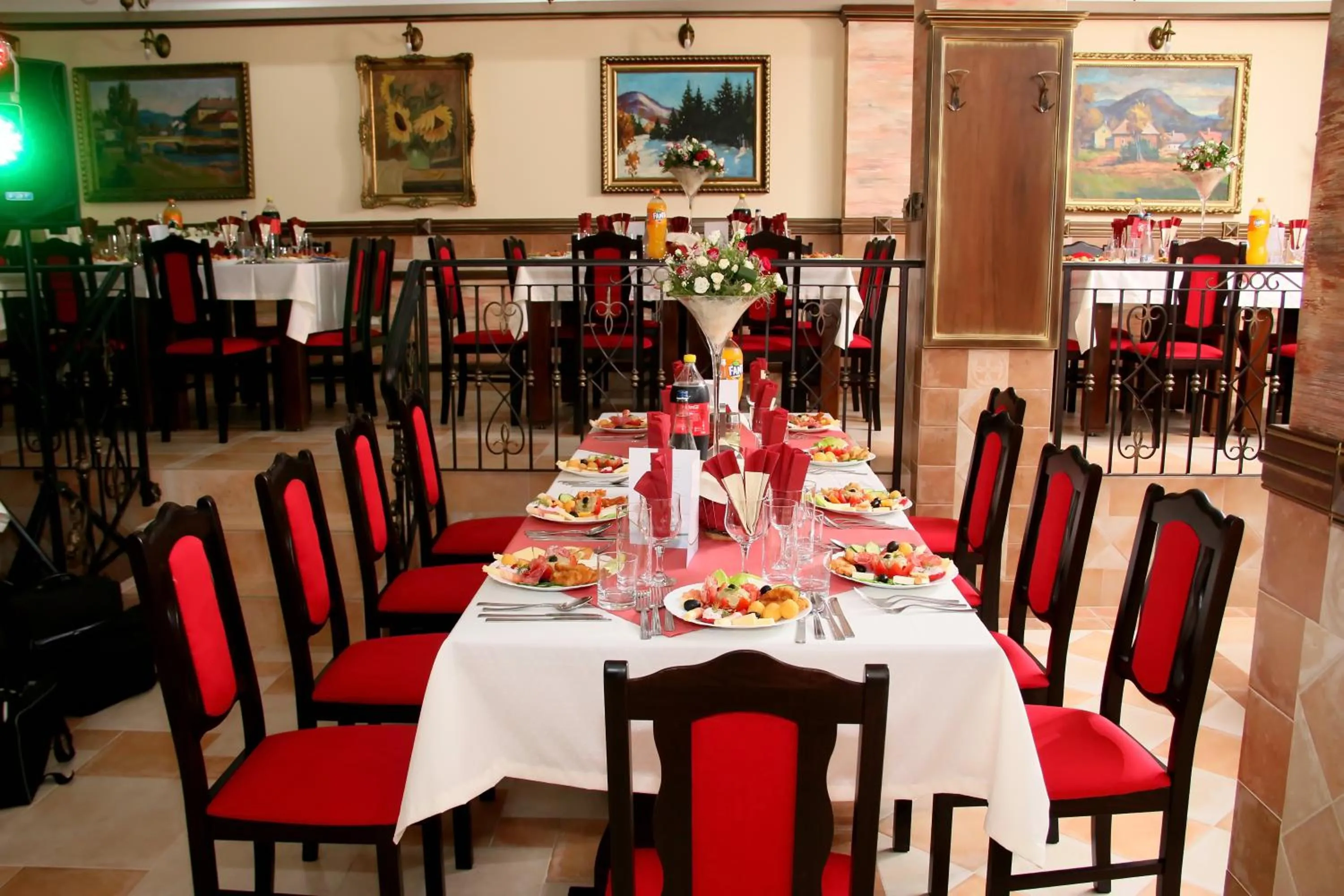 Restaurant/places to eat in Hotel Exclusiv
