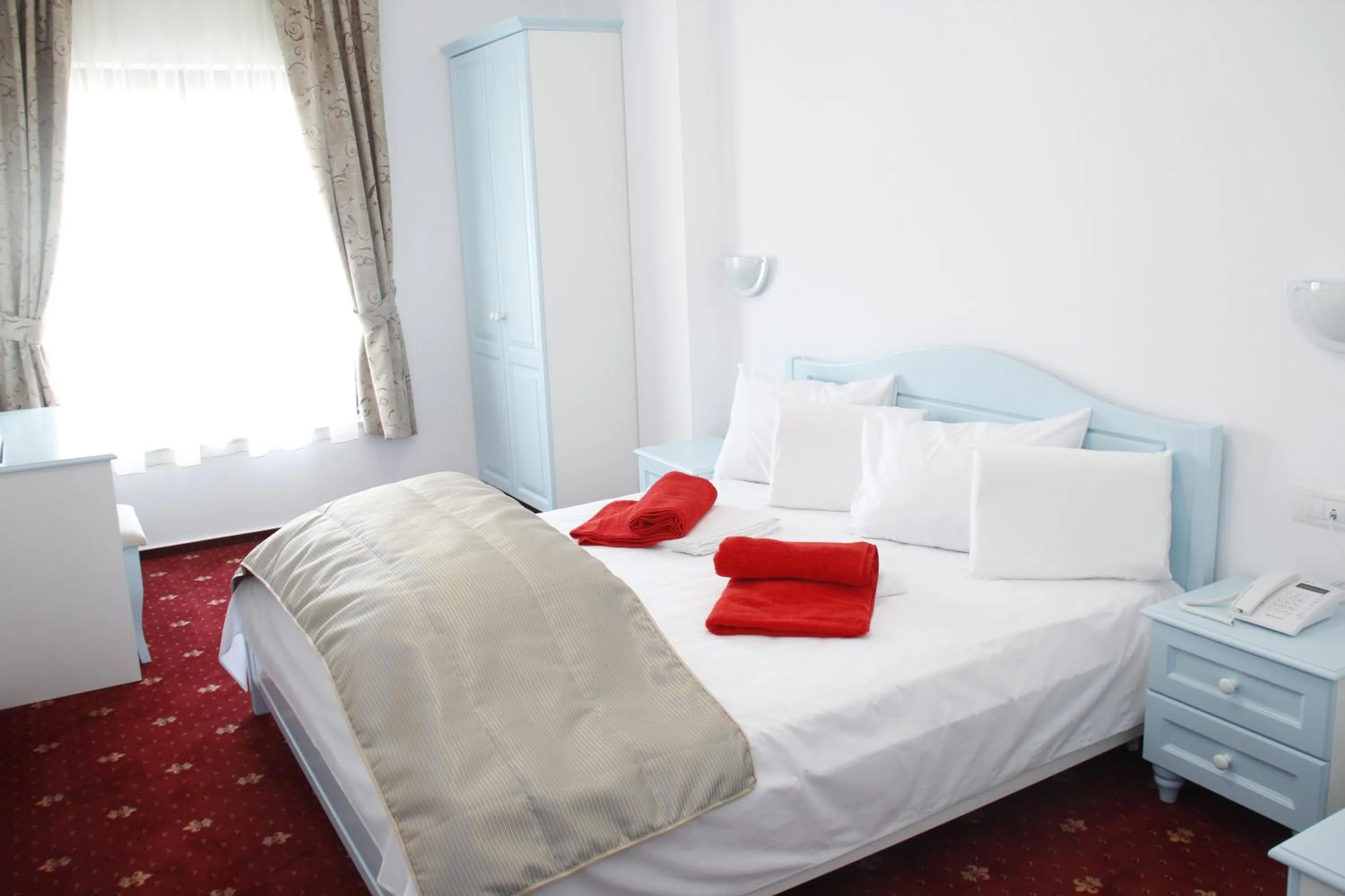 Shower, Bed in Hotel Exclusiv