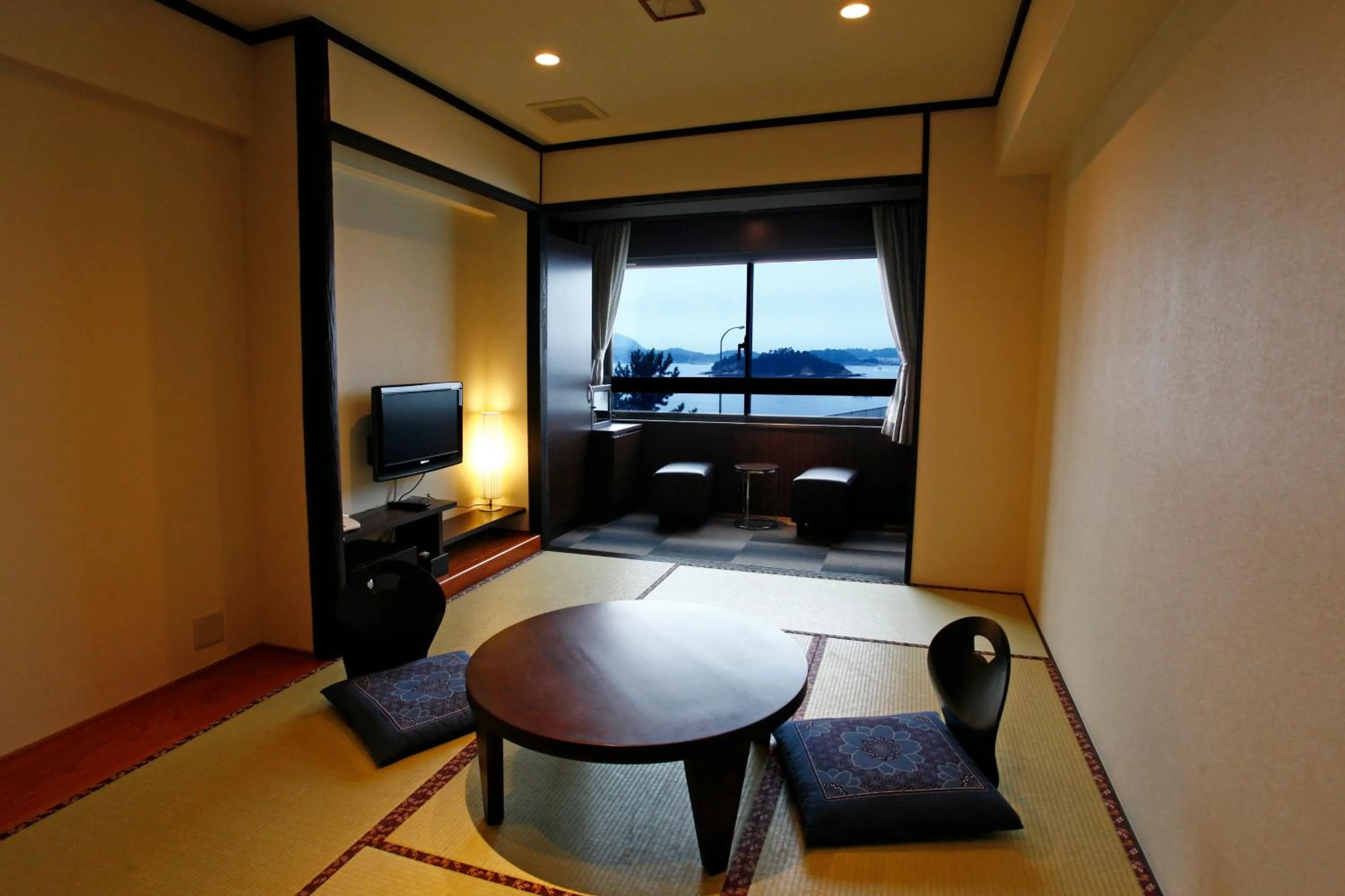 TV and multimedia in Hotel Shosenkaku Romankan