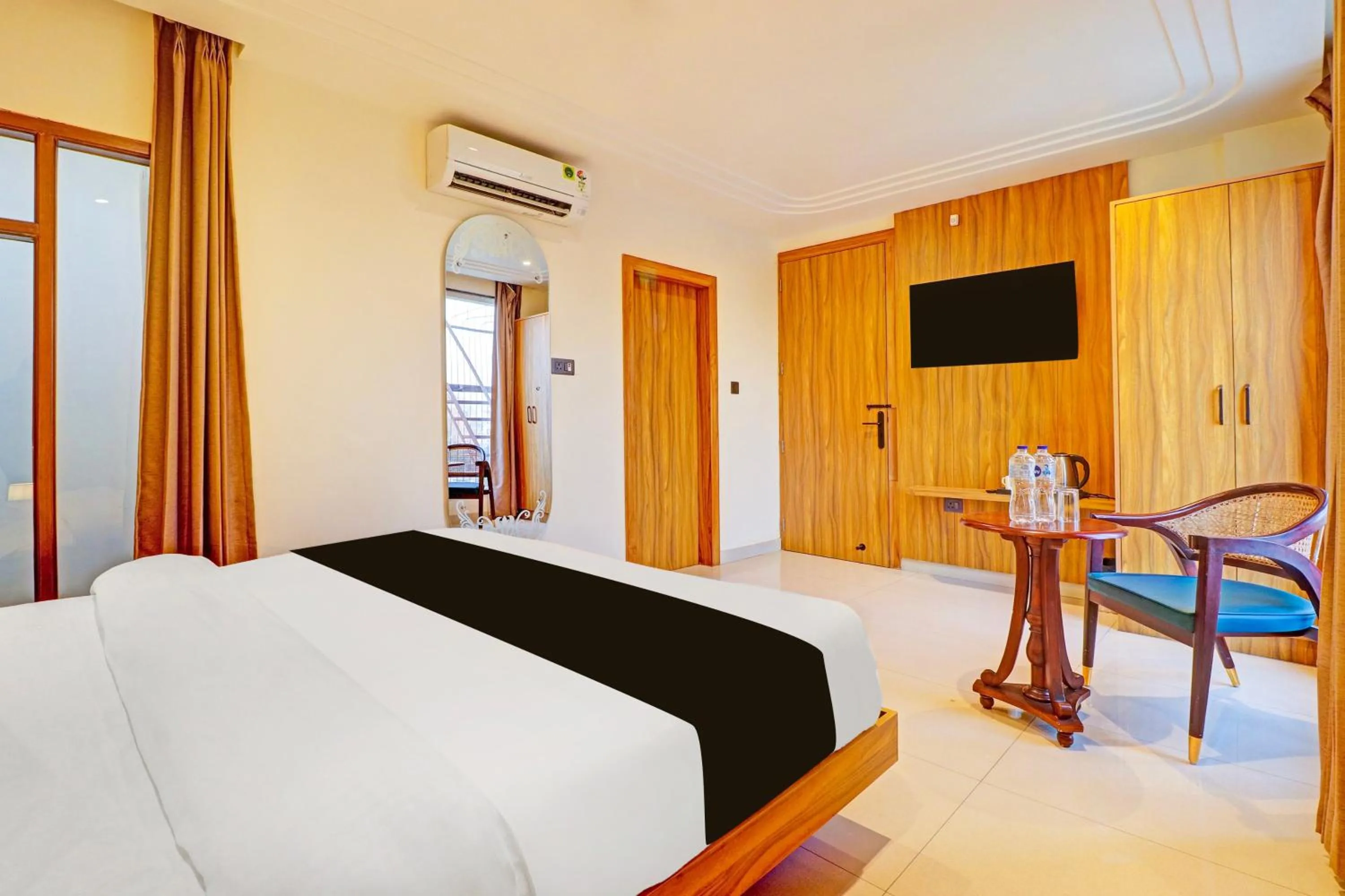 Bedroom, Bed in Super Townhouse Patel Nagar Near Saharanpur Chowk Dehradun