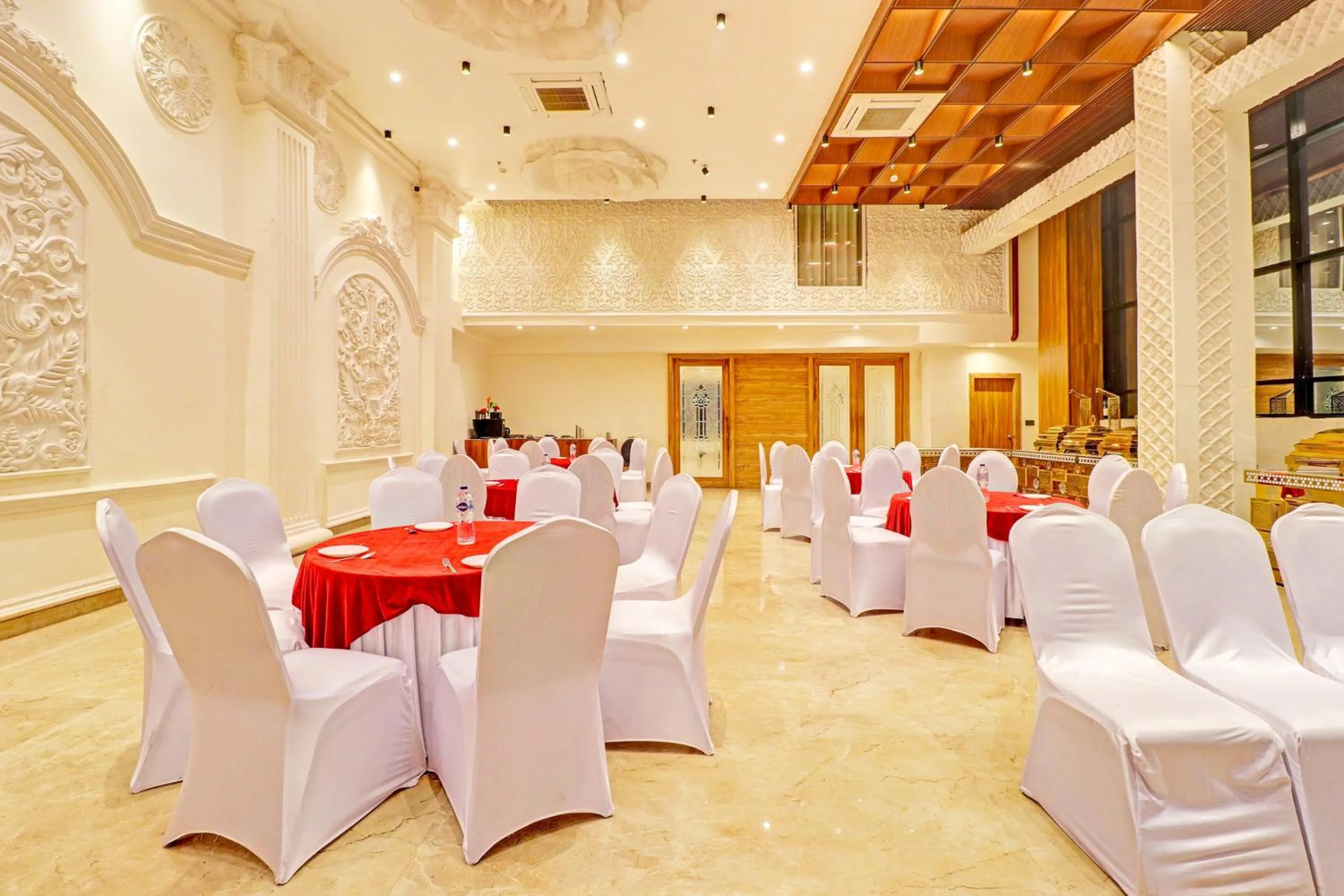 Restaurant/places to eat in Super Townhouse Patel Nagar Near Saharanpur Chowk Dehradun