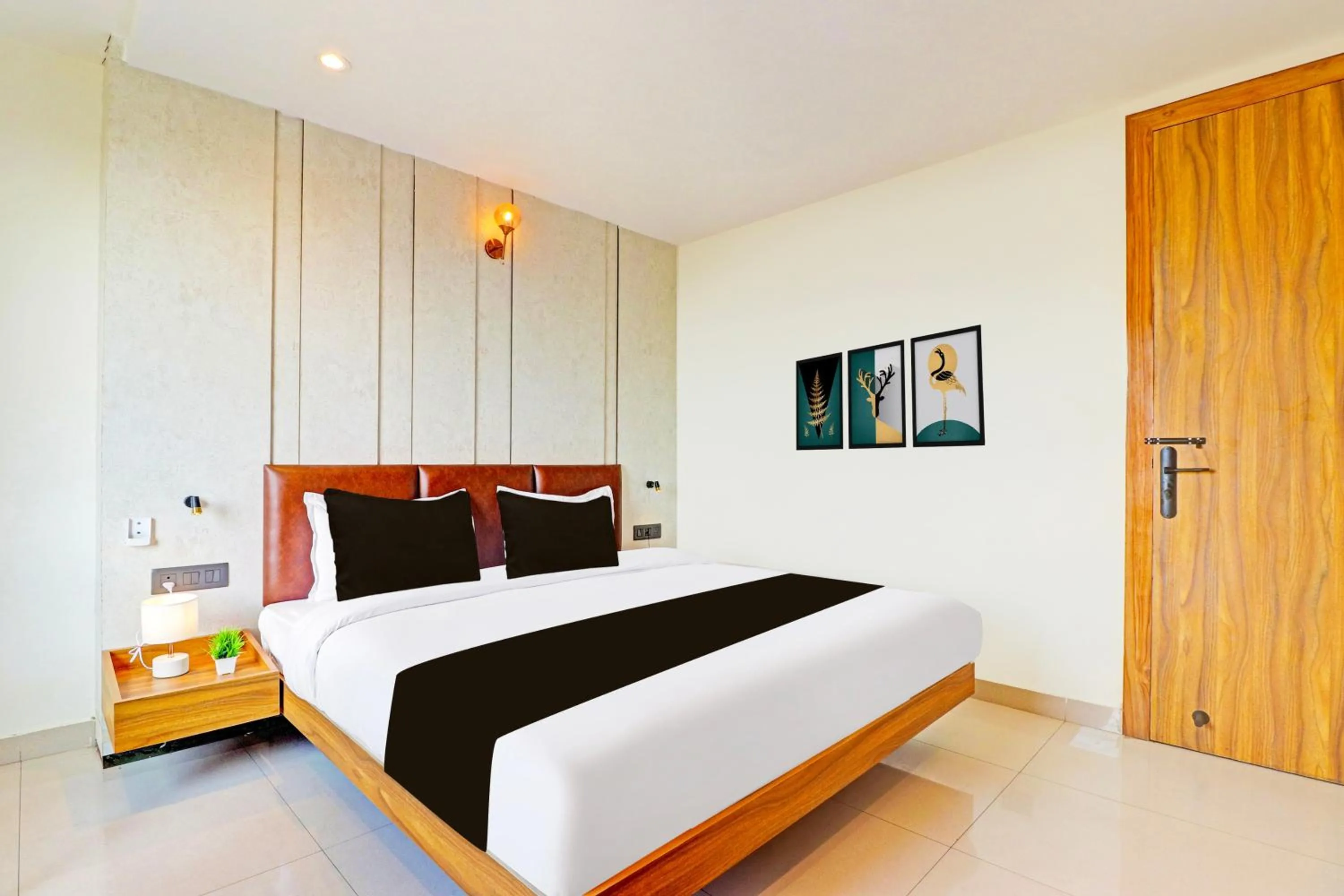 Bedroom, Bed in Super Townhouse Patel Nagar Near Saharanpur Chowk Dehradun