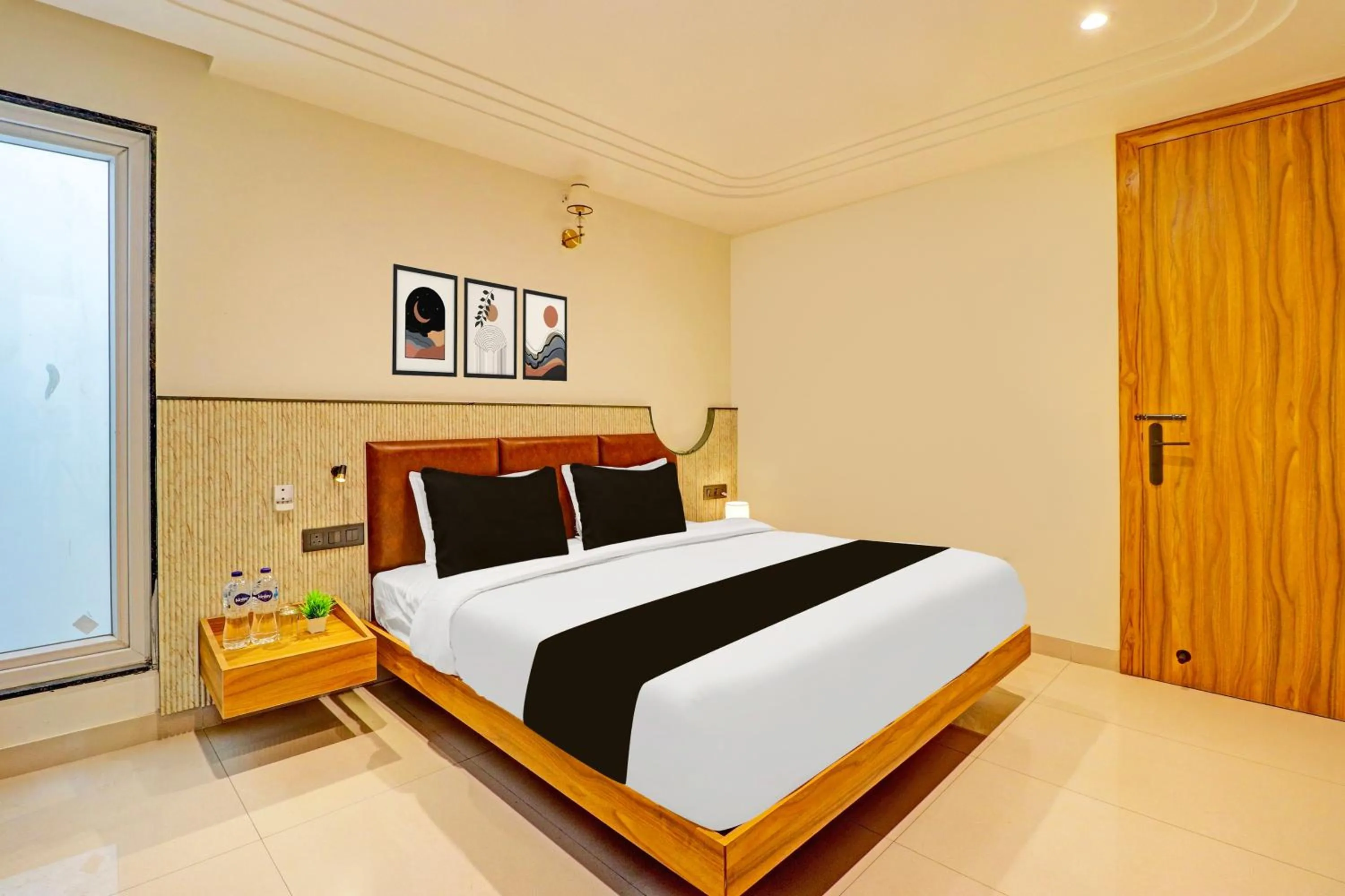 Bedroom, Bed in Super Townhouse Patel Nagar Near Saharanpur Chowk Dehradun
